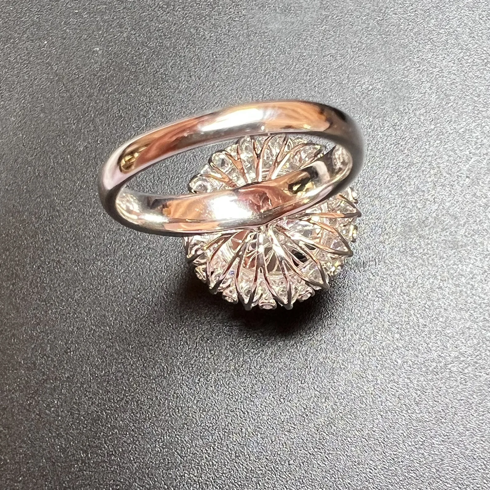 天然黄戒指整体尺寸16.6*16.5*14.7 裸石尺寸10.7*6.3