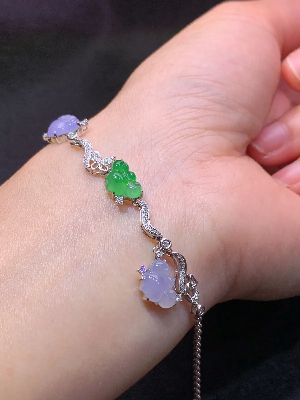 冰紫阳绿如意手链，18k金镶嵌，款式新颖，冰润鲜艳，种水足，Sa 尺寸9.1*6.6*2.5