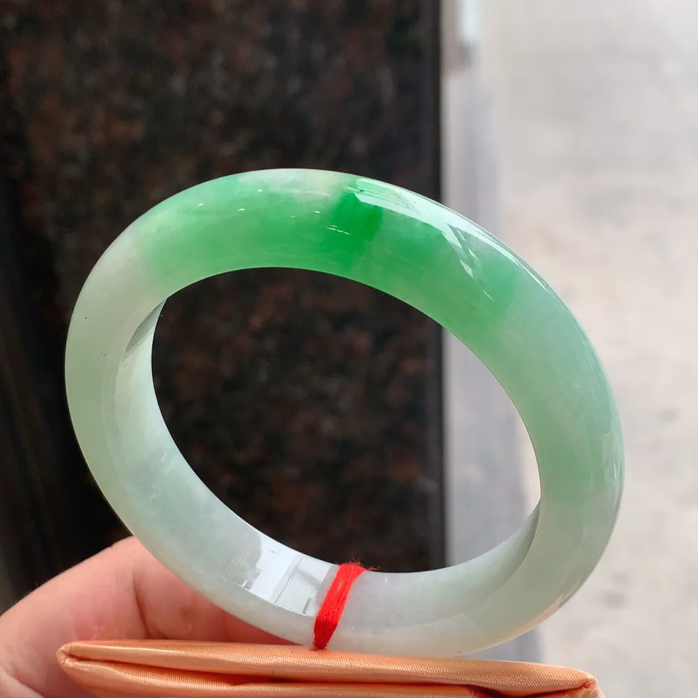 正圈冰糯翠绿 无瑕 尺寸:59.1/12.5/9.6 色好