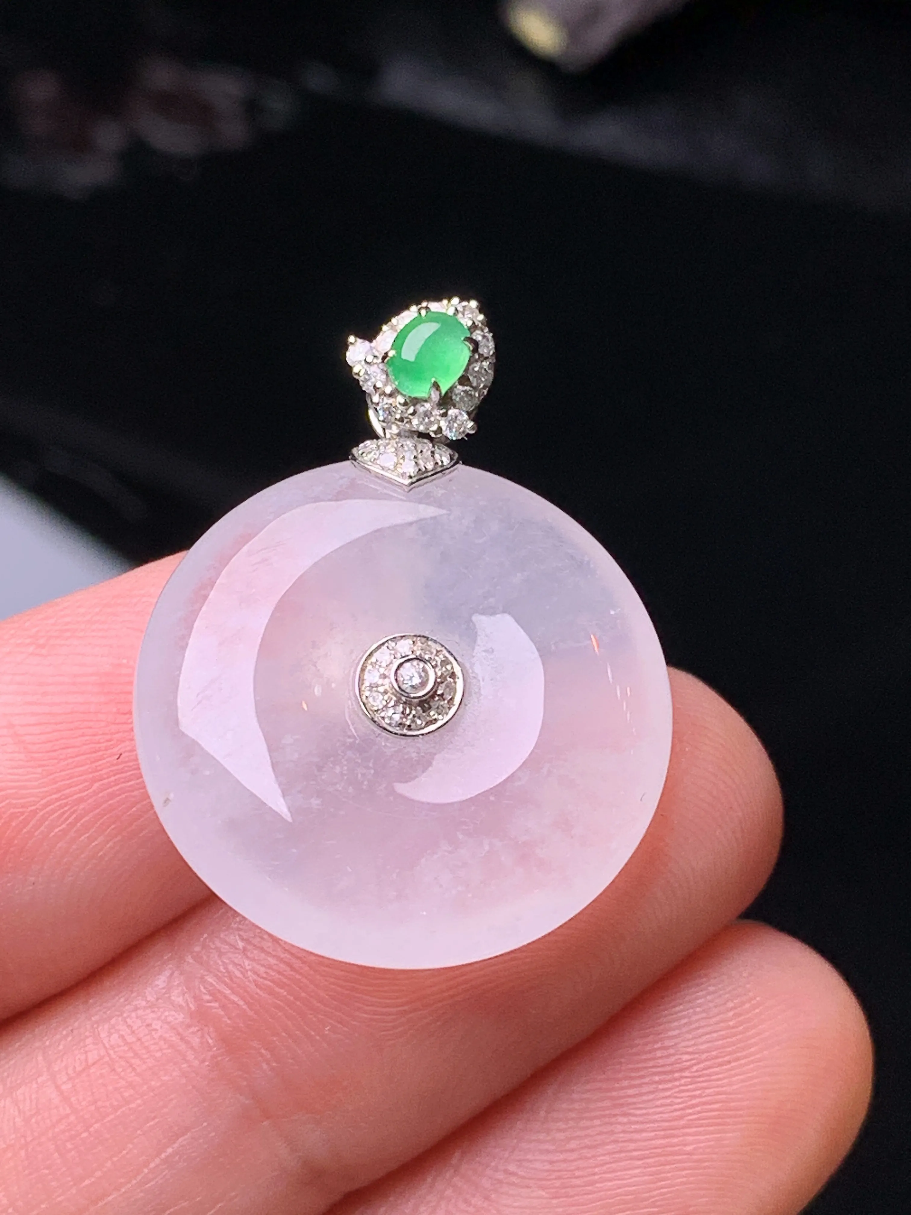 18k金钻镶嵌冰种平安扣吊坠 玉质细腻 色泽清新艳丽 整体尺寸27*20.5*6