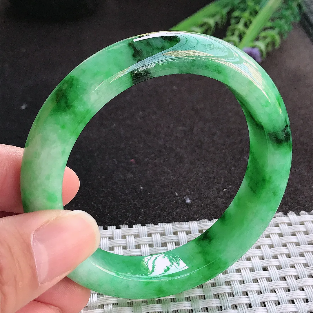 实拍A货翡翠56/13/9.5老坑精美冰润满绿阳绿手镯宽边玉镯手环