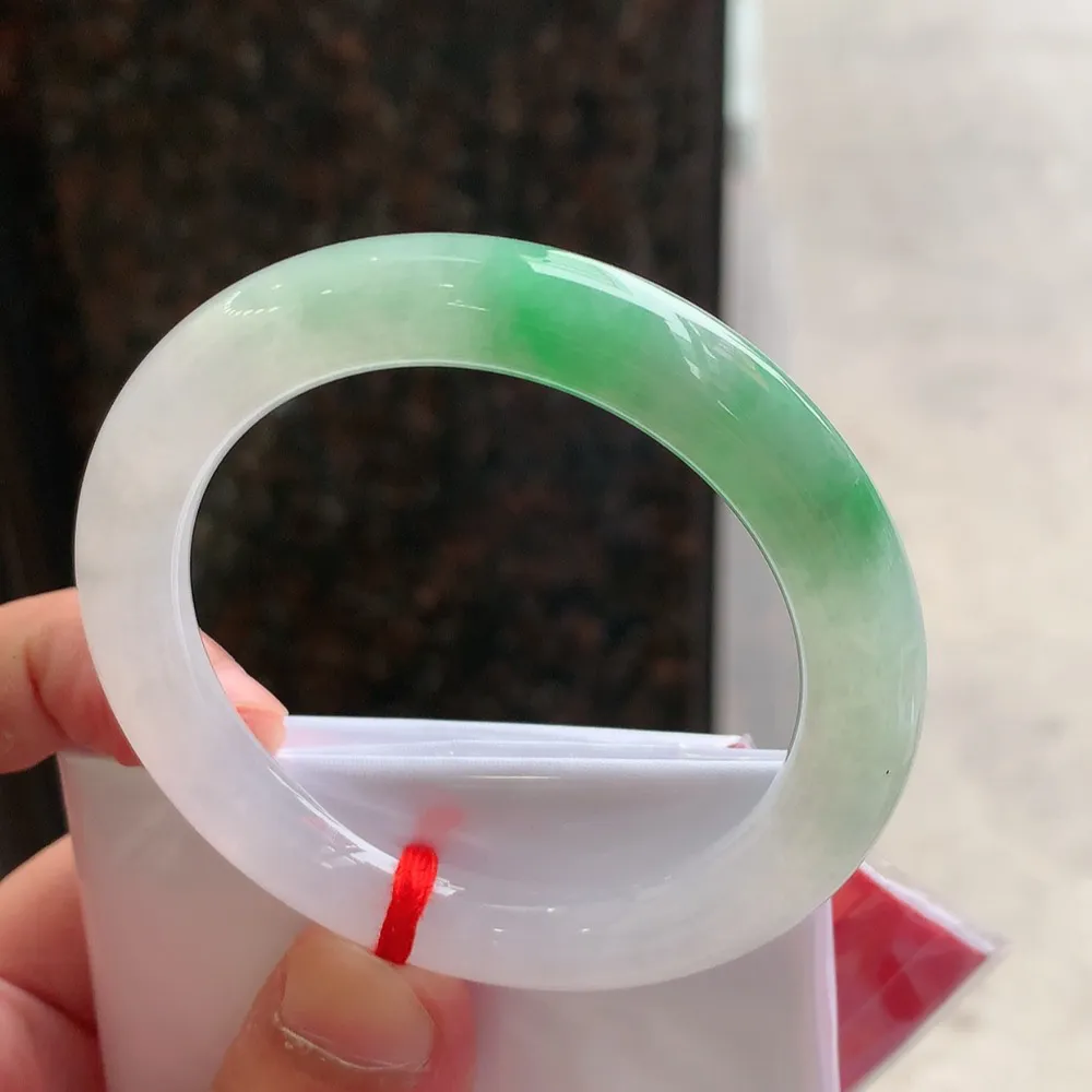 圆条冰翠绿 无瑕 尺寸:52.1/9.4 色好