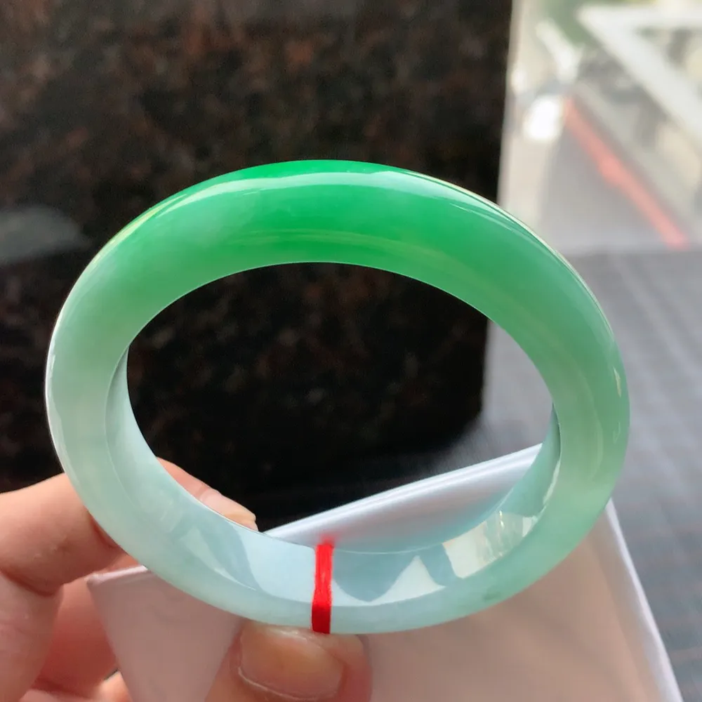 正圈一大节冰阳绿 无瑕 尺寸:55.1/12.2/9.1 色好