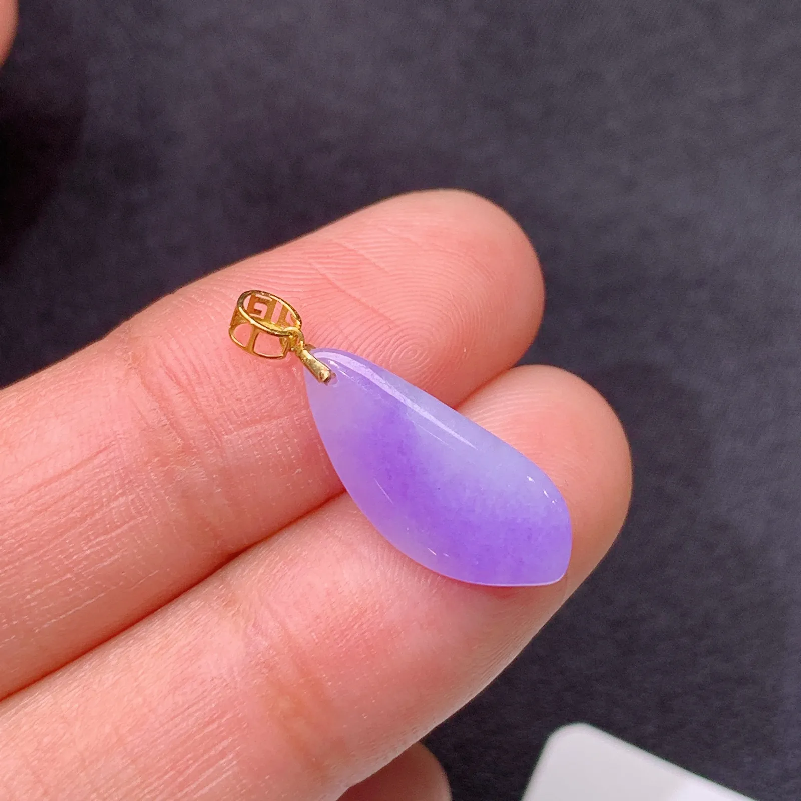 紫罗兰随形吊坠，18k金镶嵌，温润细腻，颜色浓郁 Ax 尺寸21.4*7.1*3.6