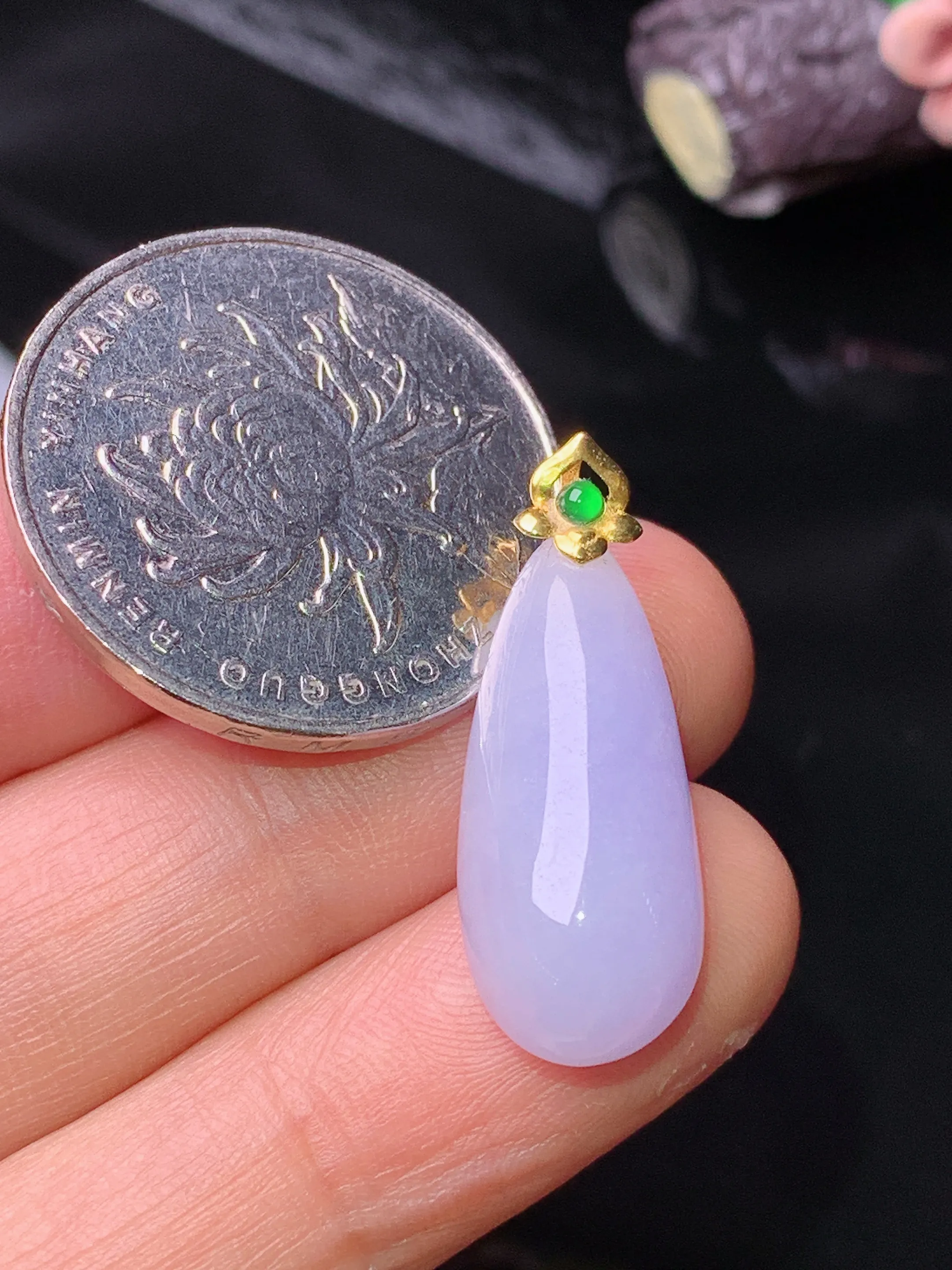 18k金镶嵌紫罗兰福瓜吊坠 玉质细腻 色泽清新艳丽 整体尺寸26.2*9.8*7.2