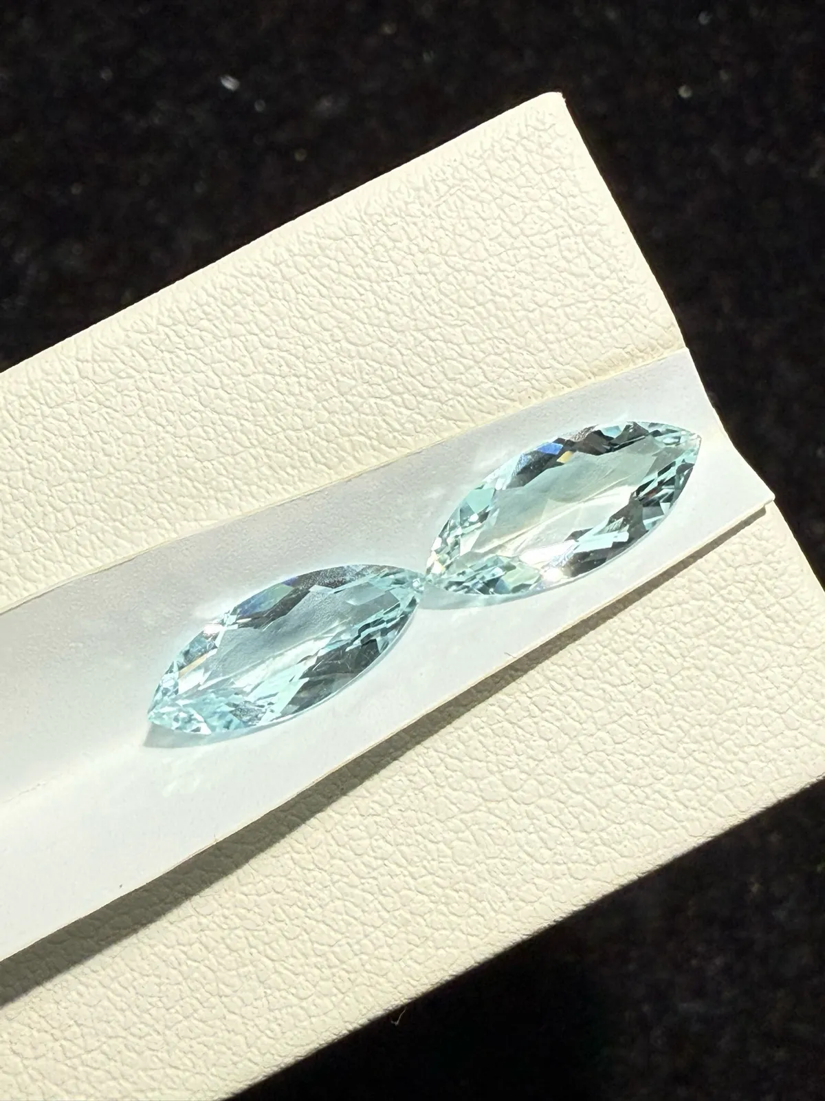 2.485克拉天然马眼海蓝宝戒面裸石，颜色超美，火彩超好，尺寸：12.8*5.2*3.2mm