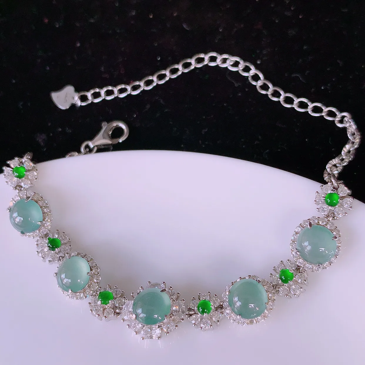 冰透满绿翡翠925银镶嵌手链，自然光实拍，翠色灵动，颜色漂亮，种老水足，品相佳，佩戴佳品！#97.2