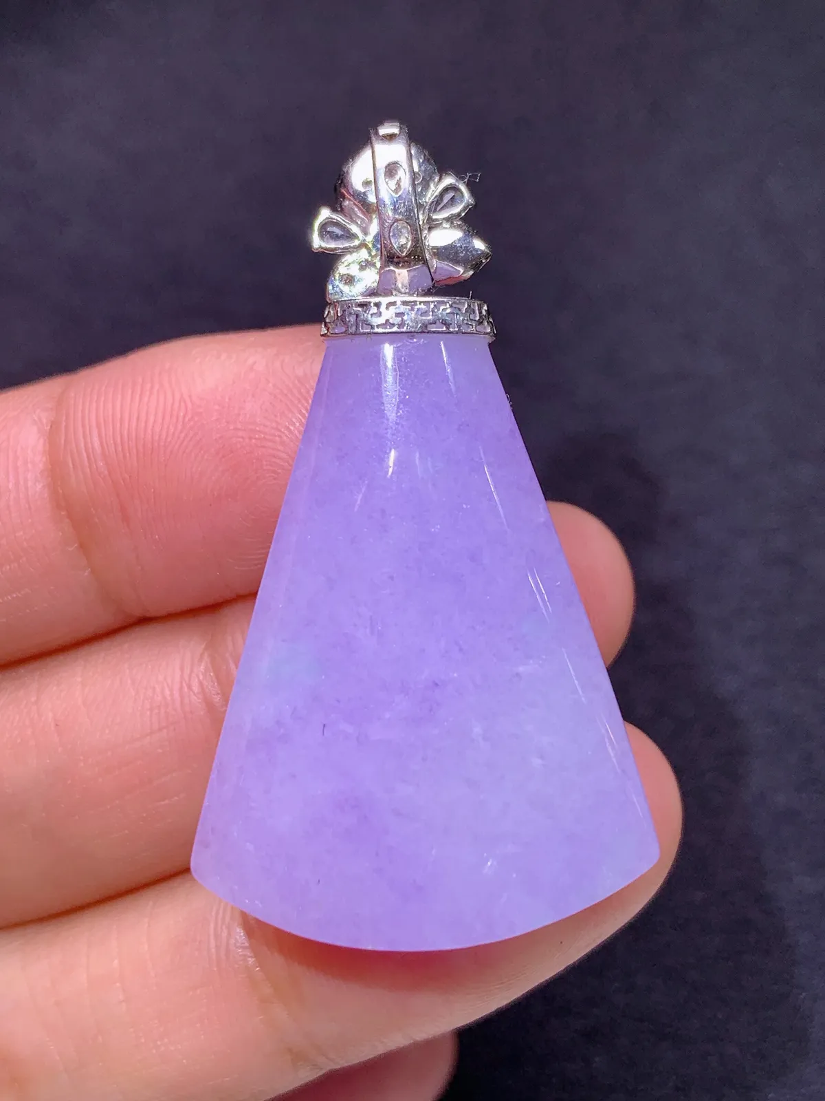 紫罗兰无事牌吊坠，18k金镶嵌，温润细腻，颜色浓郁，Ax 尺寸41.7*23.7*8.5