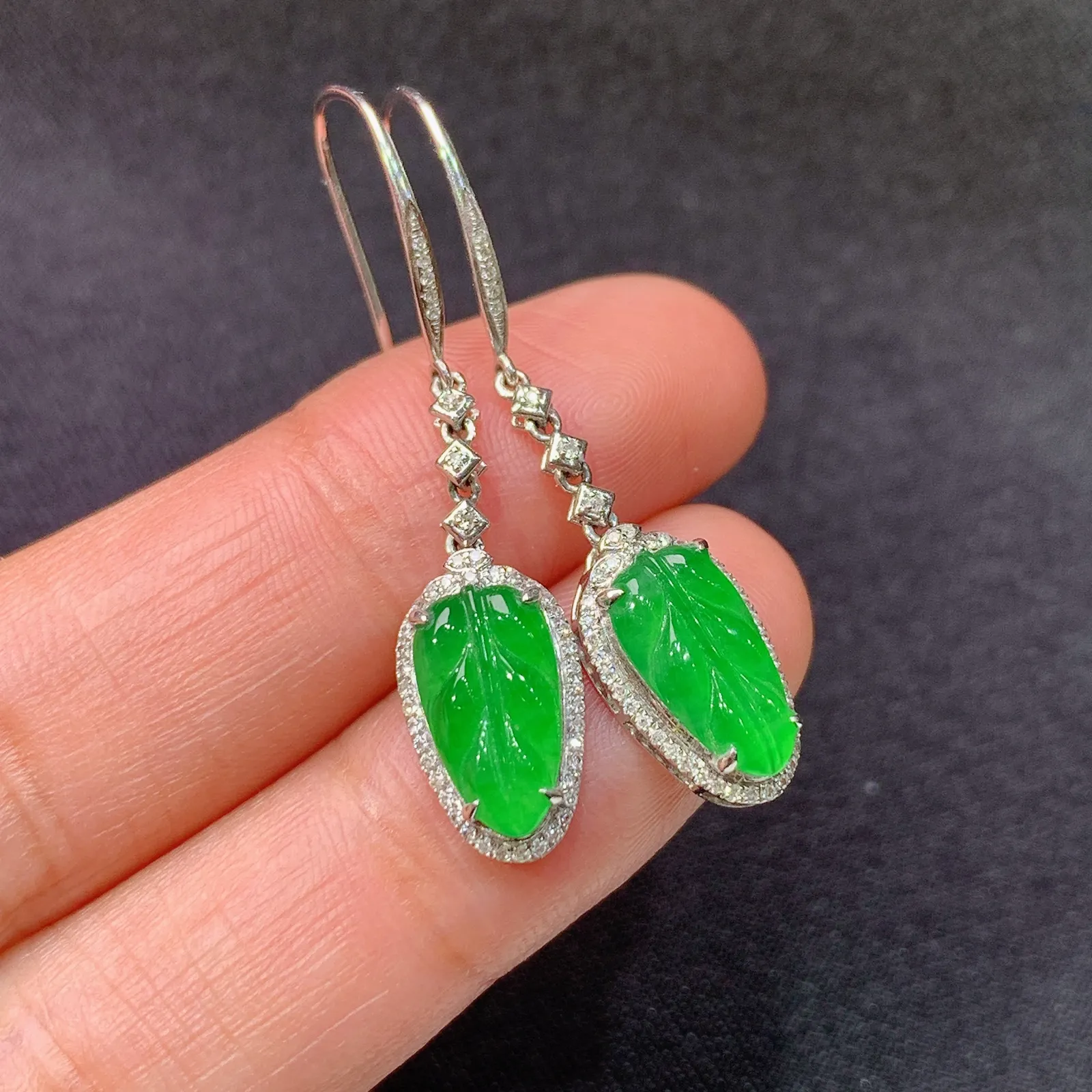 冰阳绿树叶耳坠，18k金镶嵌，简约时尚，冰润色阳，种水足，Kjx 尺寸10.8*5.3*2