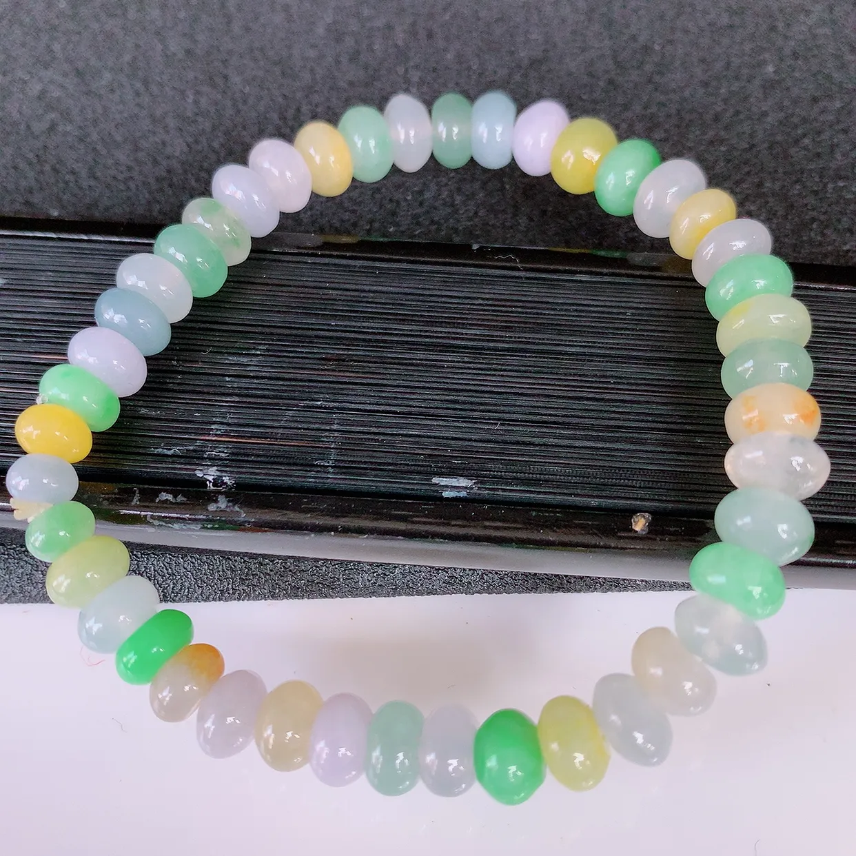 自然光实拍，冰多宝翡翠手链，多彩翡翠手串，颜色丰富，料子细腻，高档大气，自戴送礼佳品！#46.28取一尺寸7