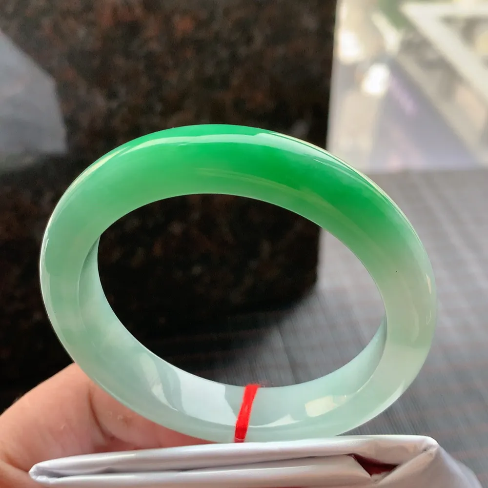 正圈一大节冰阳绿 无瑕 尺寸:55.1/12.2/9.1 色好