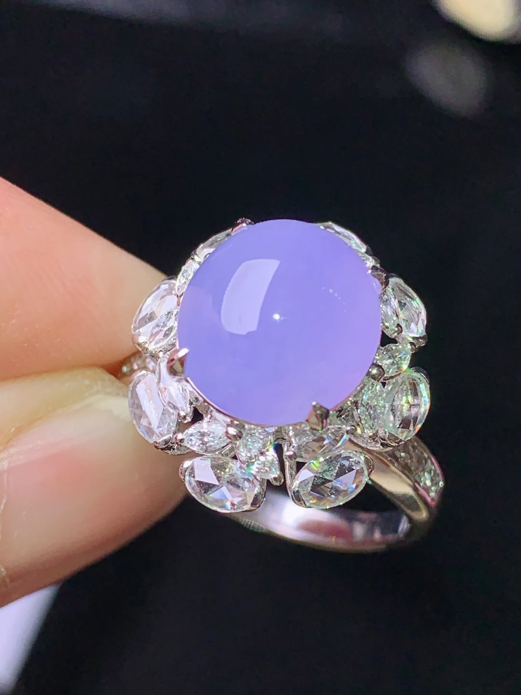 18k金钻镶嵌紫罗兰蛋面戒指 玉质细腻 色泽清新艳丽 圈口14.5 整体尺寸17.2*16*13.3