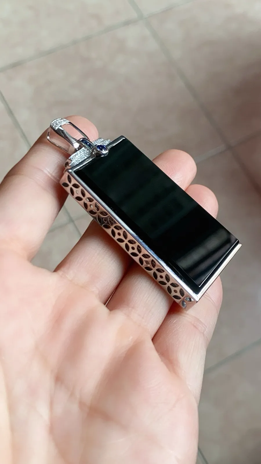 墨翠无事牌 极黑油亮 质地细腻 水头极好 灯照翠绿 完美