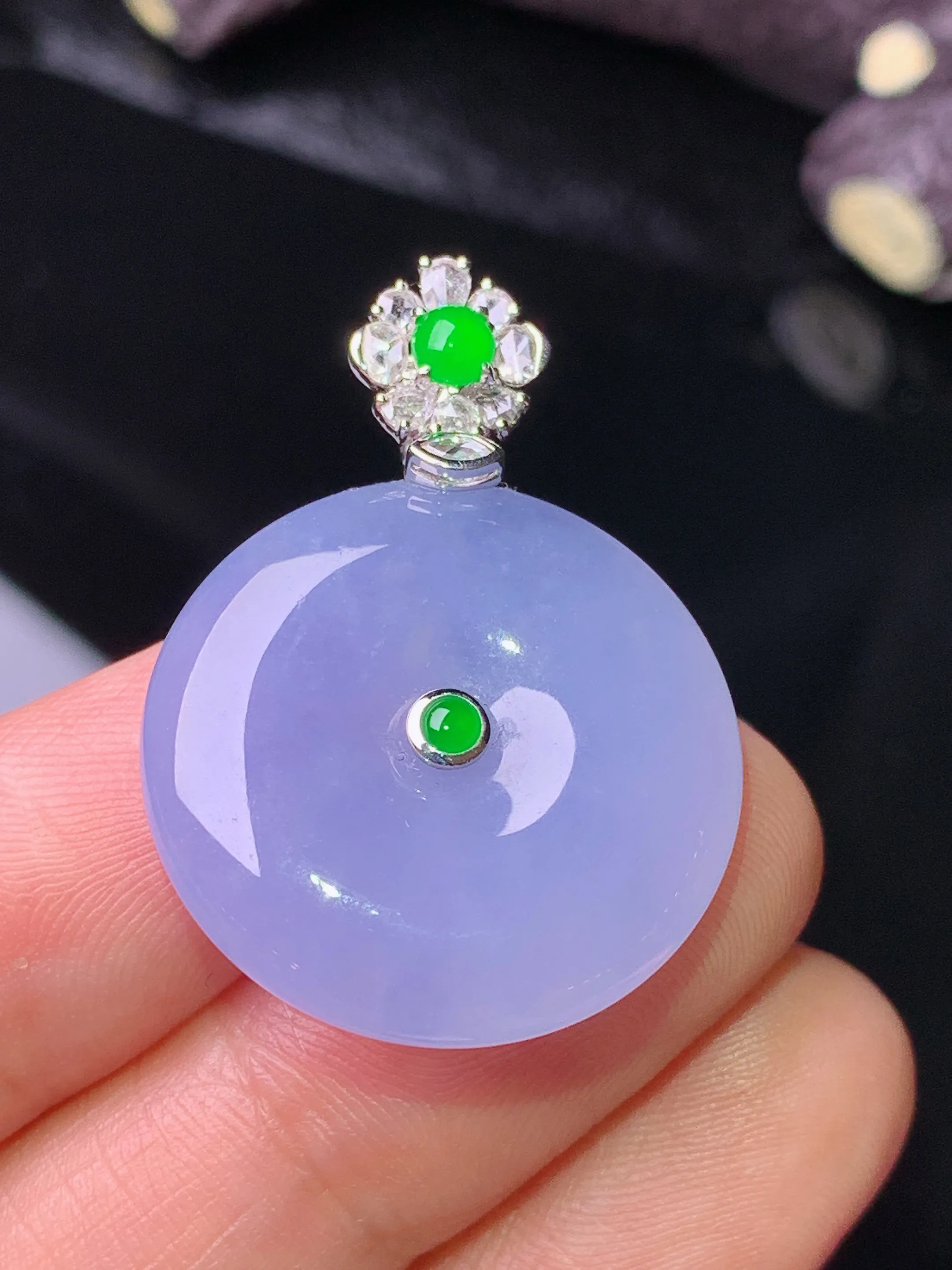 18k金钻镶嵌紫罗兰平安扣吊坠 玉质细腻 色泽清新艳丽 整体尺寸32*22.8*6