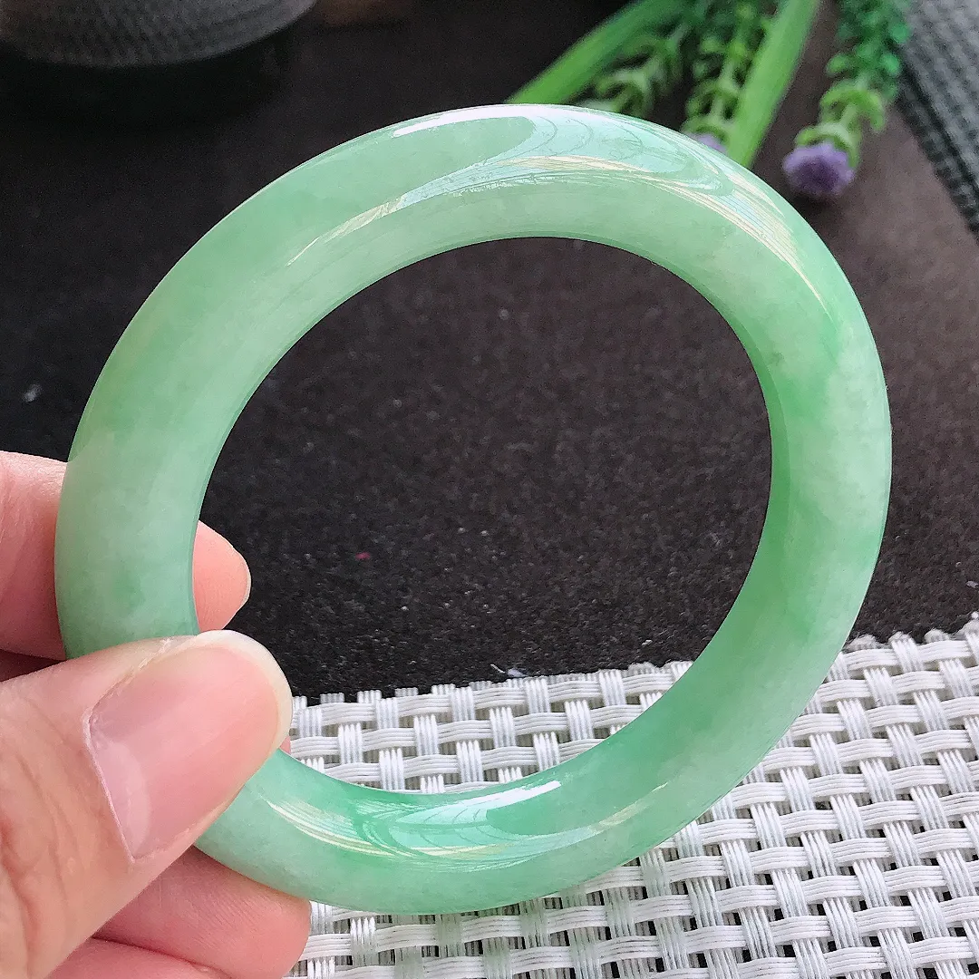 实拍A货翡翠55.5/11.2老坑精美温润满绿圆条手镯翡翠玉镯手环