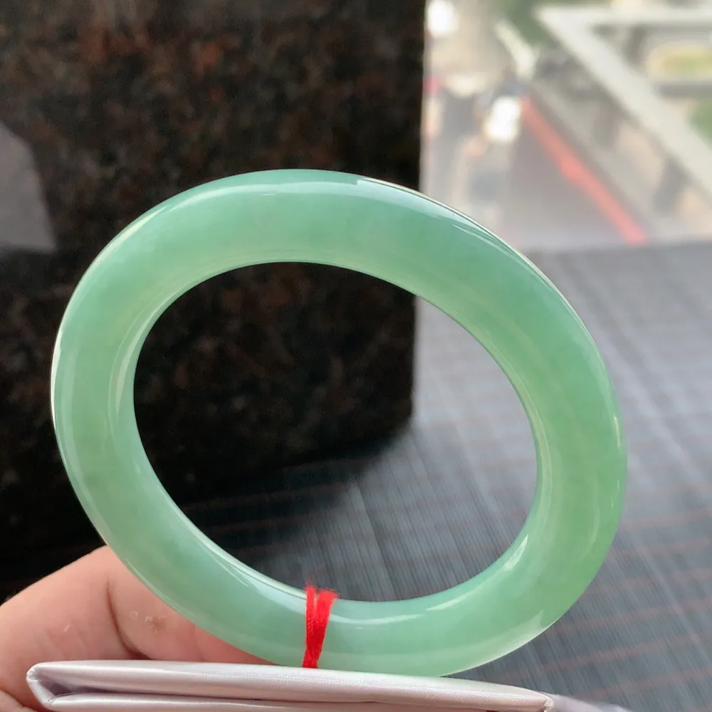 圆条满绿 无瑕 尺寸:57.2/11.5/10.8 满色