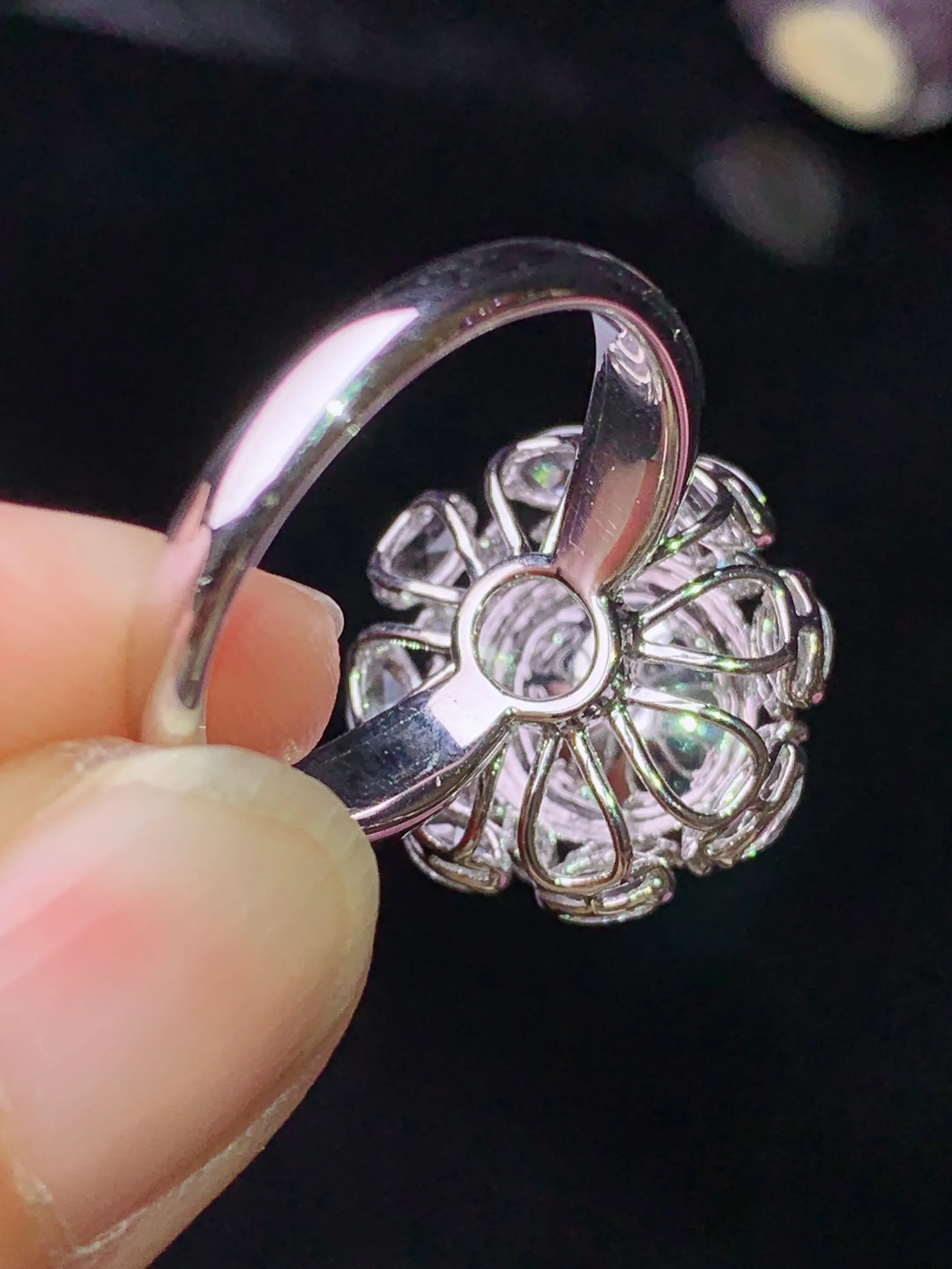 18k金钻镶嵌紫罗兰蛋面戒指 玉质细腻 色泽清新艳丽 圈口14.5 整体尺寸17.2*16*13.3