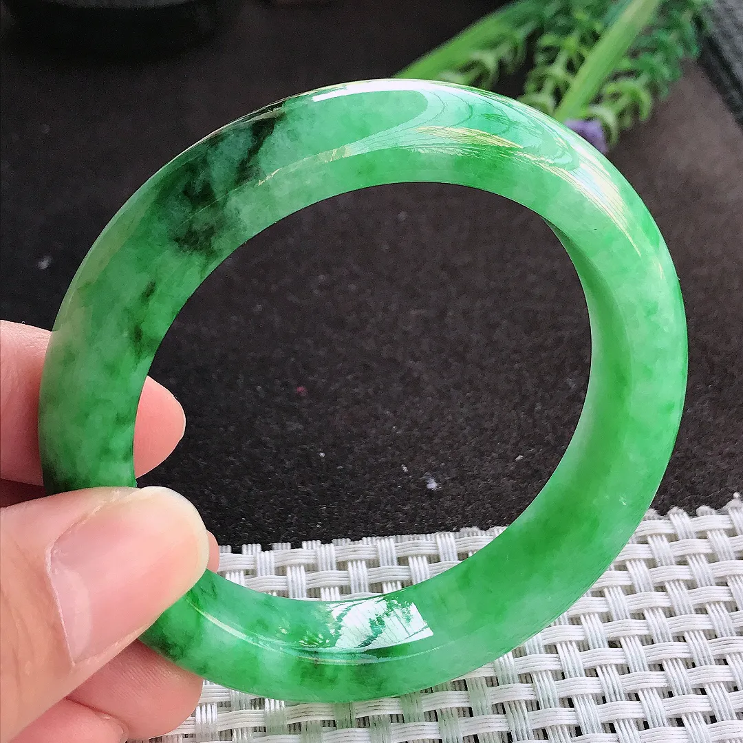 实拍A货翡翠56/13/9.5老坑精美冰润满绿阳绿手镯宽边玉镯手环