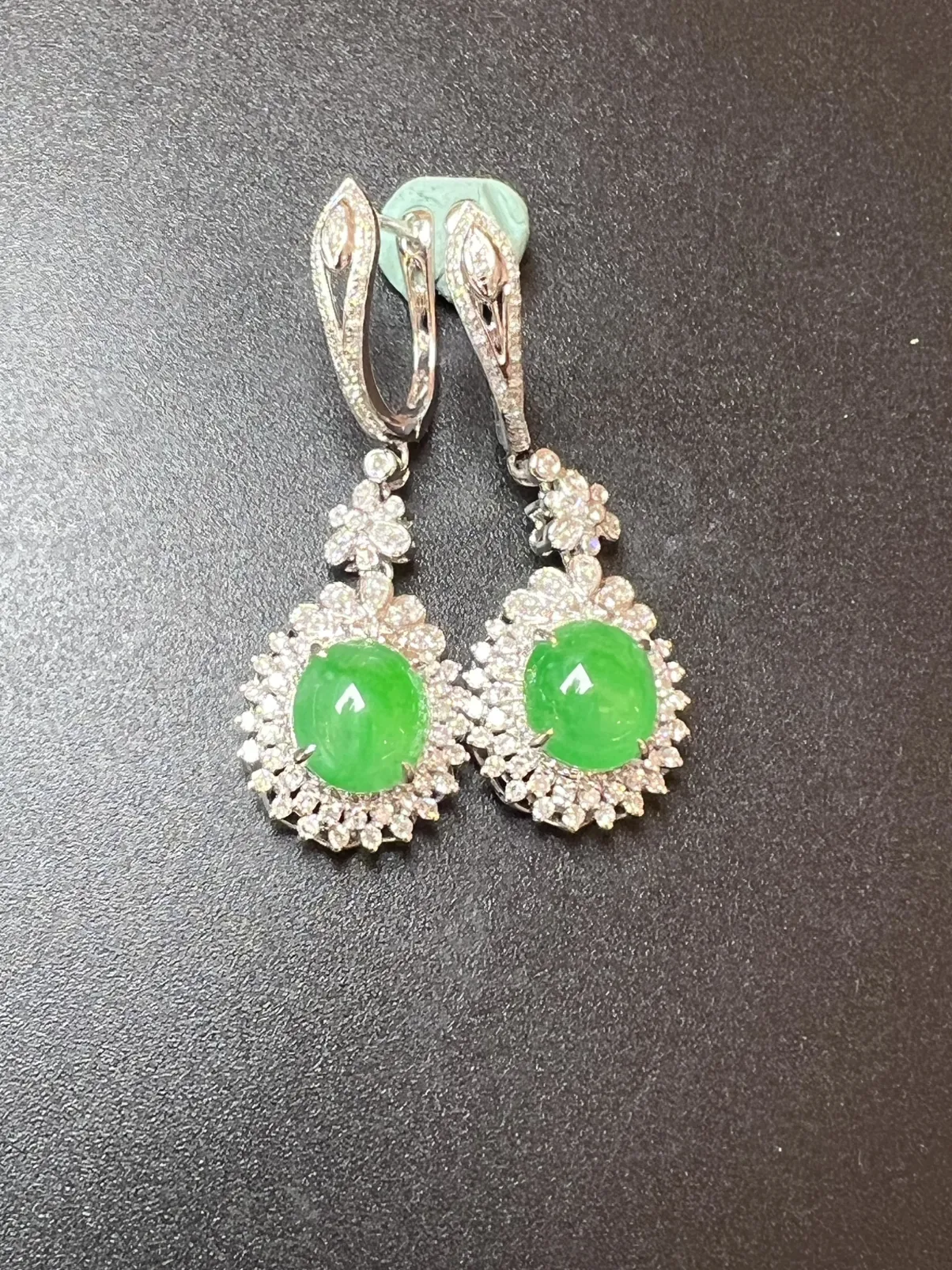 满色蛋面耳坠总长：38 *15.1*12.6*8 祼石尺寸8.2*7.2*4.5