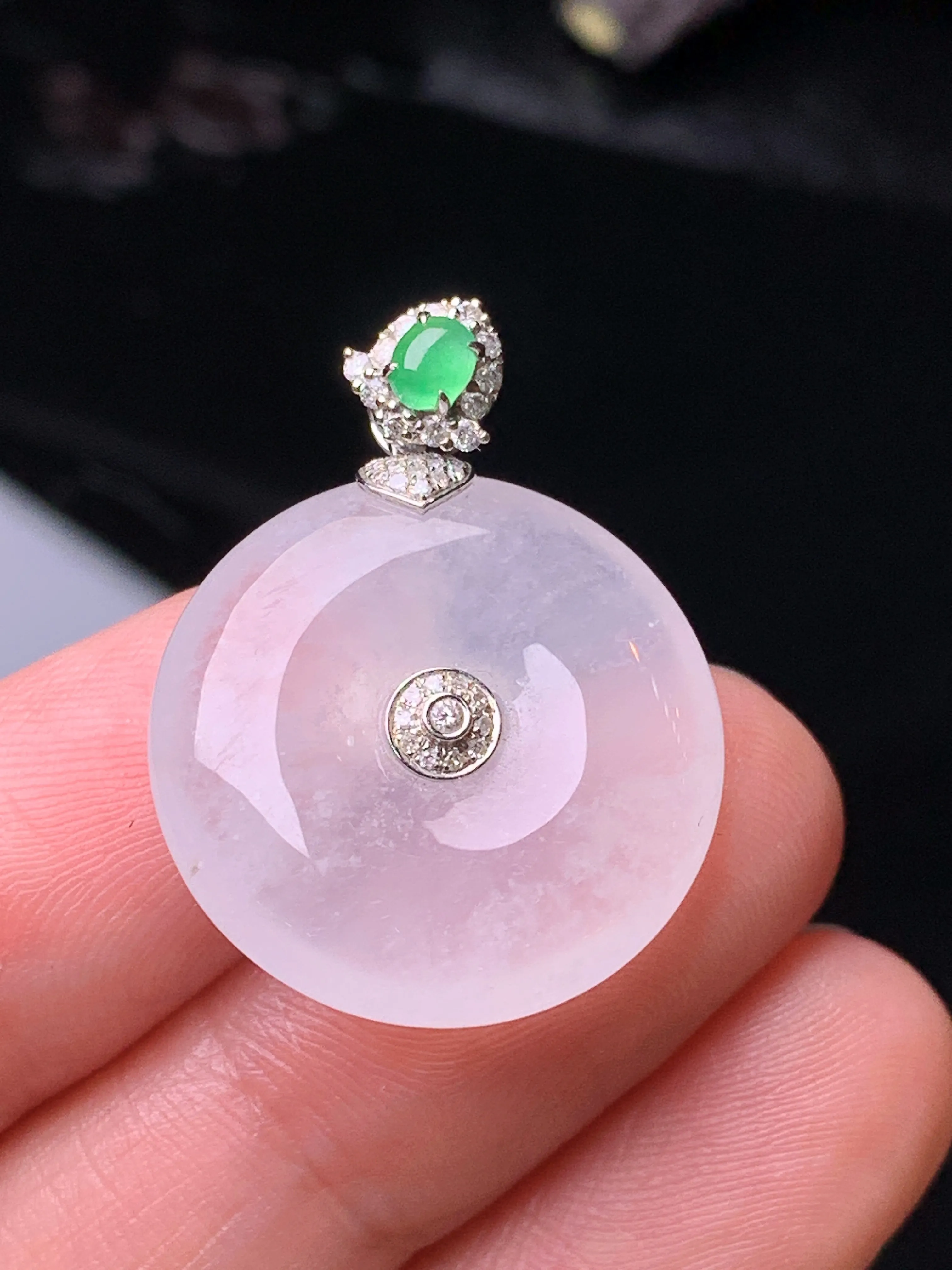 18k金钻镶嵌冰种平安扣吊坠 玉质细腻 色泽清新艳丽 整体尺寸27*20.5*6