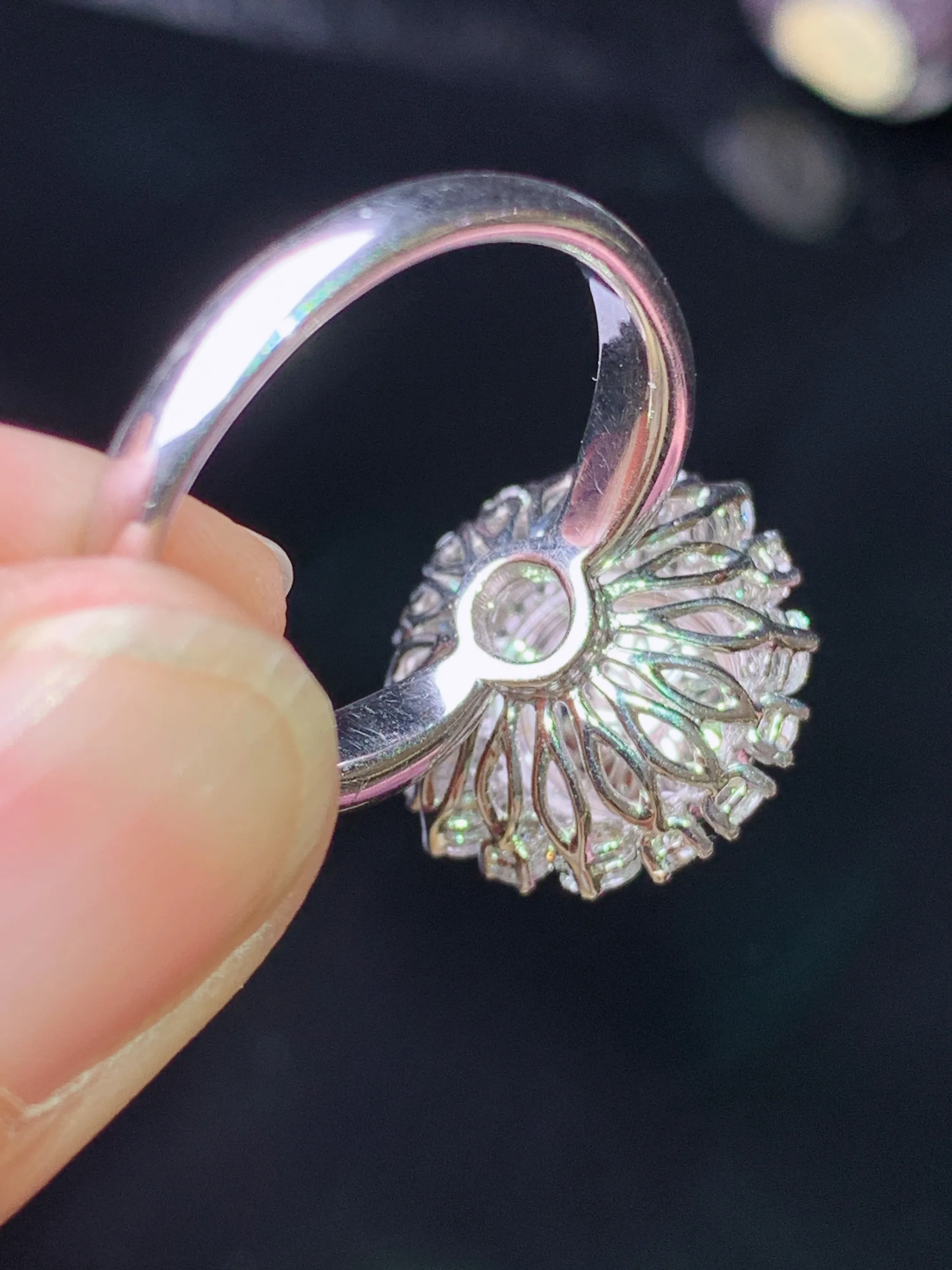 18k金钻镶嵌满绿蛋面戒指 玉质细腻 色泽清新艳丽 圈口14.5 整体尺寸15.6*15*12.5