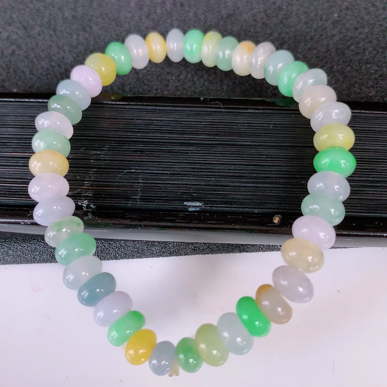 自然光实拍，冰多宝翡翠手链，多彩翡翠手串，颜色丰富，料子细腻，高档大气，自戴送礼佳品！#46.28取