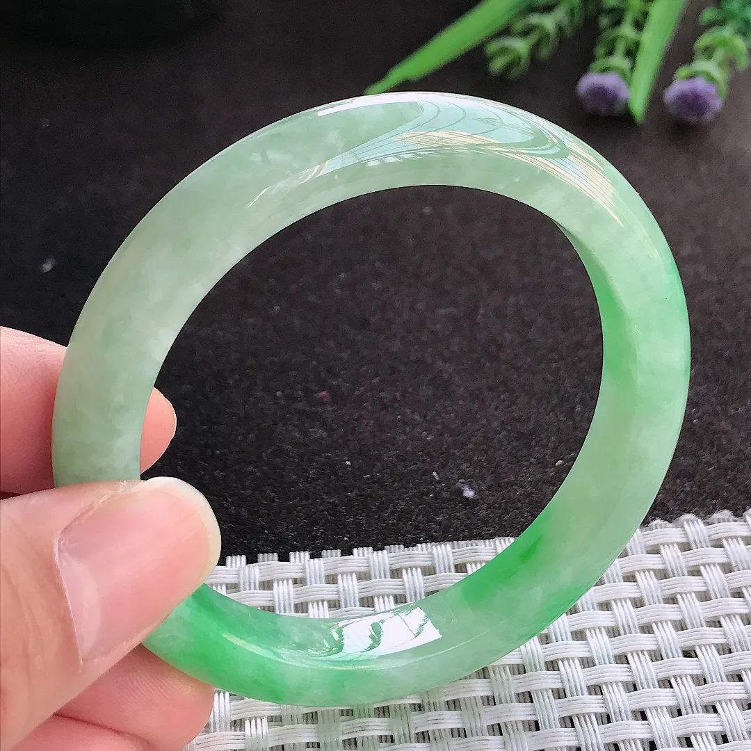 实拍A货翡翠54.8/10.3/8.3老坑精美满绿飘阳绿手镯宽边玉镯手环