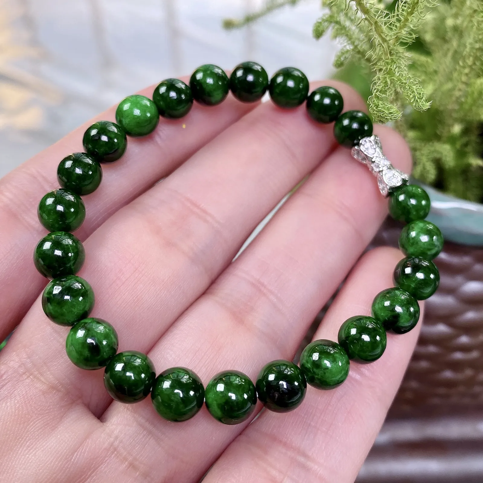 缅甸天然翡翠A货，卡7.5水润辣绿圆珠手链（有小纹），尺寸：7.5mm/23颗，长度180mm，重量：16.42g