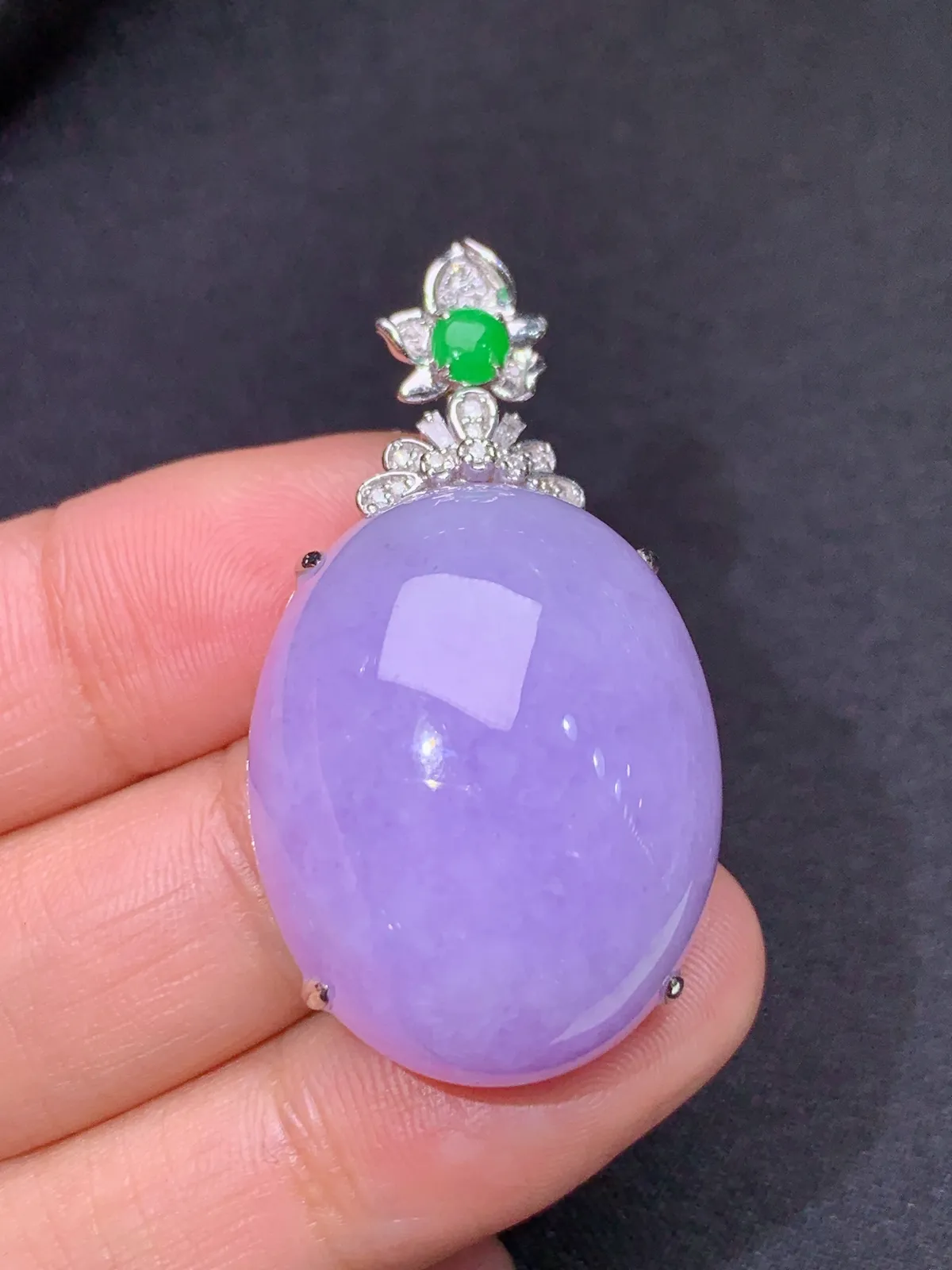 紫罗兰蛋面吊坠，18k金镶嵌，温润细腻，色泽浓郁，种水足，Ax 尺寸40.1*21.9*13.5