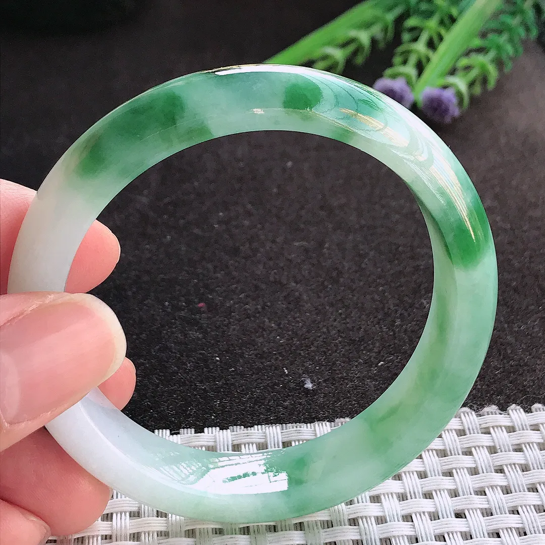 实拍A货翡翠54/12.1/7.9老坑精美温润飘花手镯宽边玉镯手环