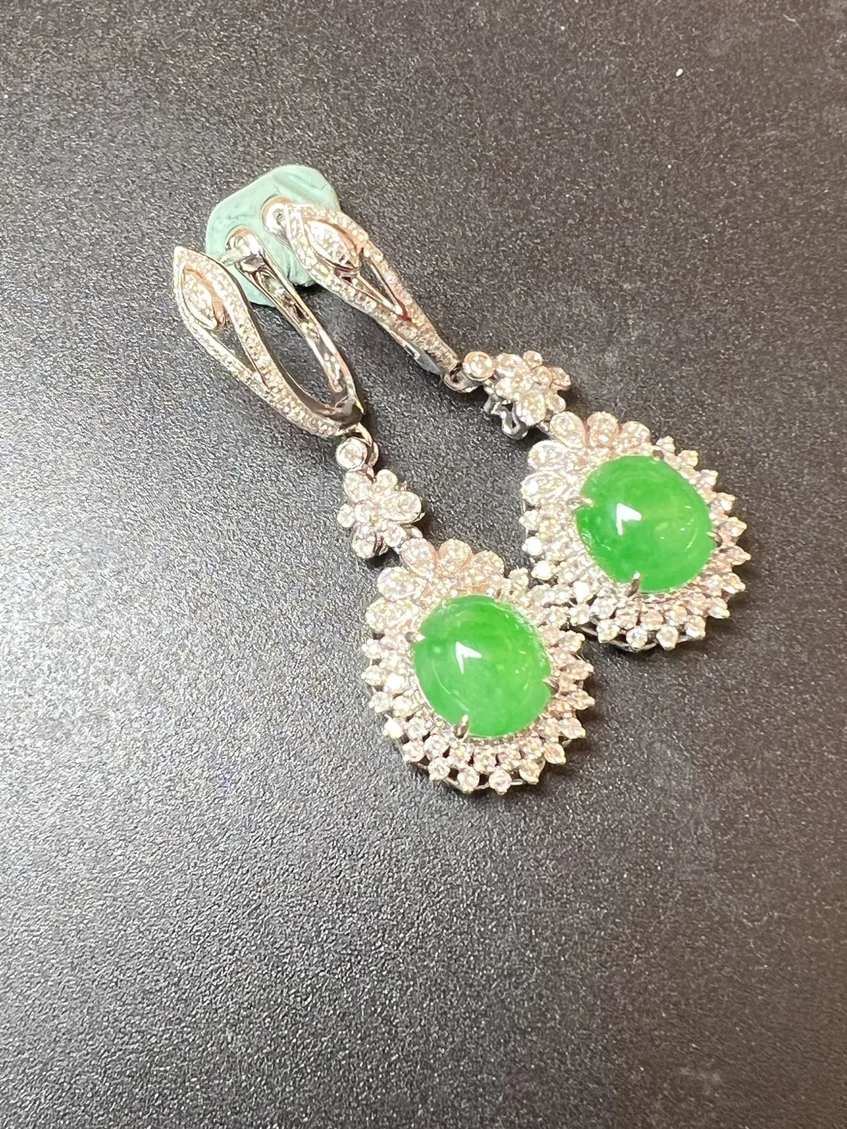 满色蛋面耳坠总长：38 *15.1*12.6*8 祼石尺寸8.2*7.2*4.5