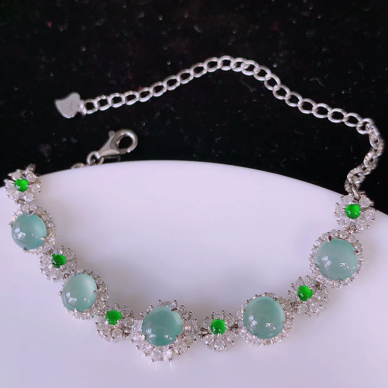 冰透满绿翡翠925银镶嵌手链，自然光实拍，翠色灵动，颜色漂亮，种老水足，品相佳，佩戴佳品！#97.2