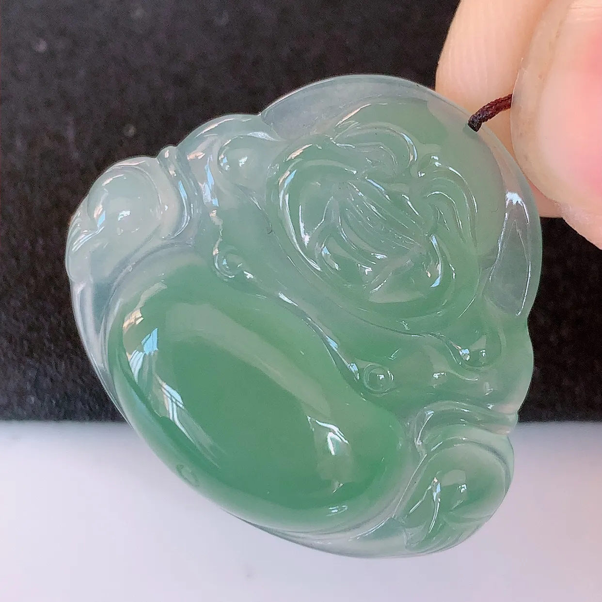 自然光实拍，冰种满绿翡翠佛公吊坠， 玉笑佛，饱满，开脸喜庆，配戴优雅迷人！#57.28