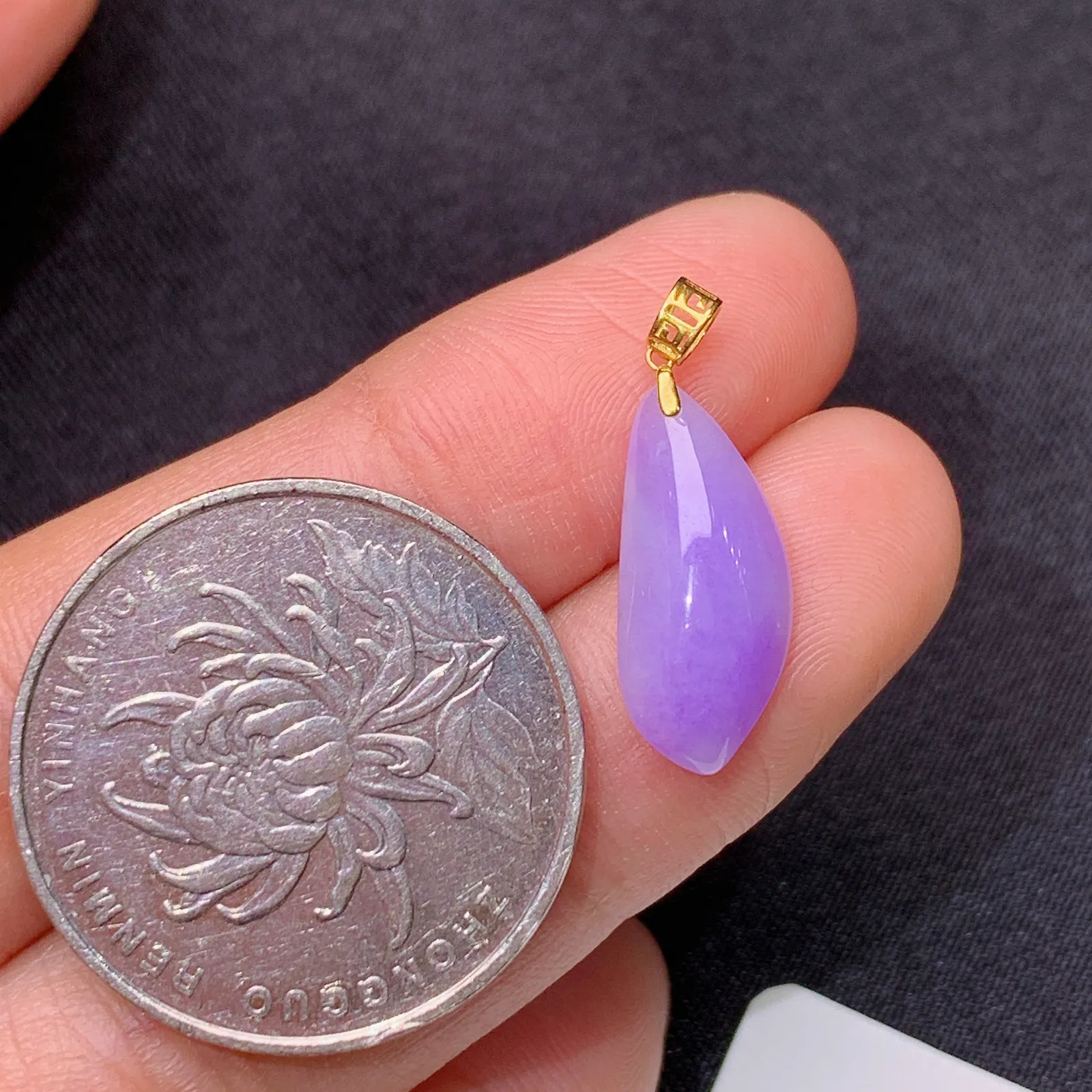 紫罗兰随形吊坠，18k金镶嵌，温润细腻，颜色浓郁 Ax 尺寸21.4*7.1*3.6