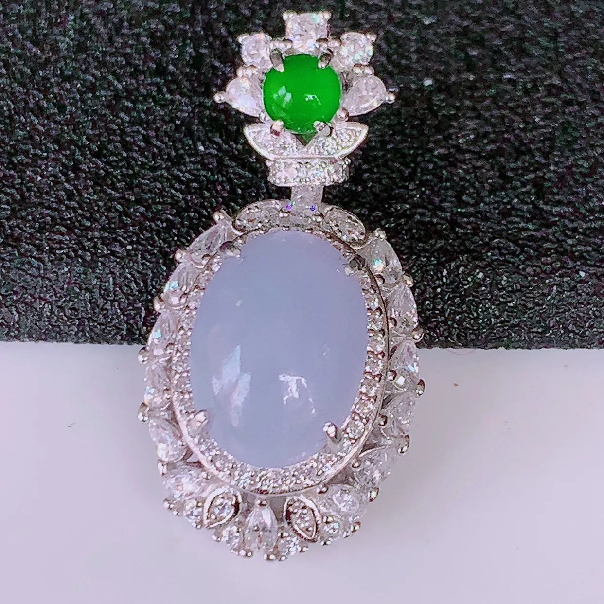 冰润紫罗兰翡翠蛋面925银镶嵌吊坠，自然光实拍，翠色灵动，颜色漂亮，种老水足，品相佳，佩戴佳品！#9