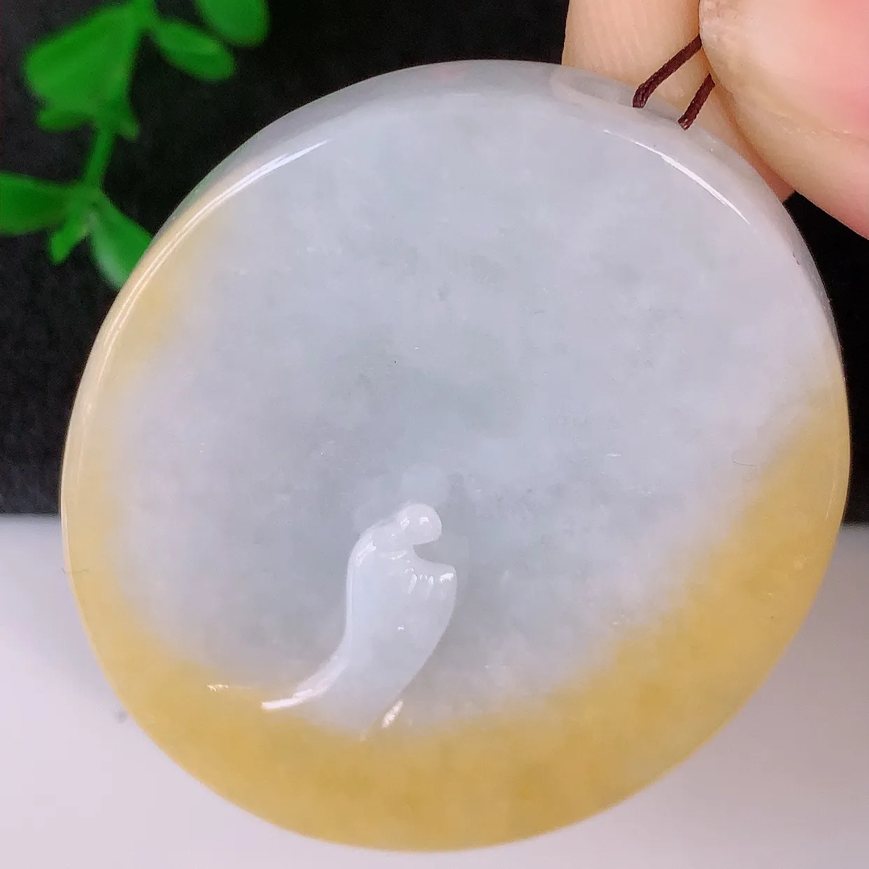 自然光实拍，特色冰润双彩俏色翡翠悟道吊坠，翡翠悟道寓意“祥和，安宁，吉祥，幸福”，佩戴效果优雅迷人，性价比超高！#60.28