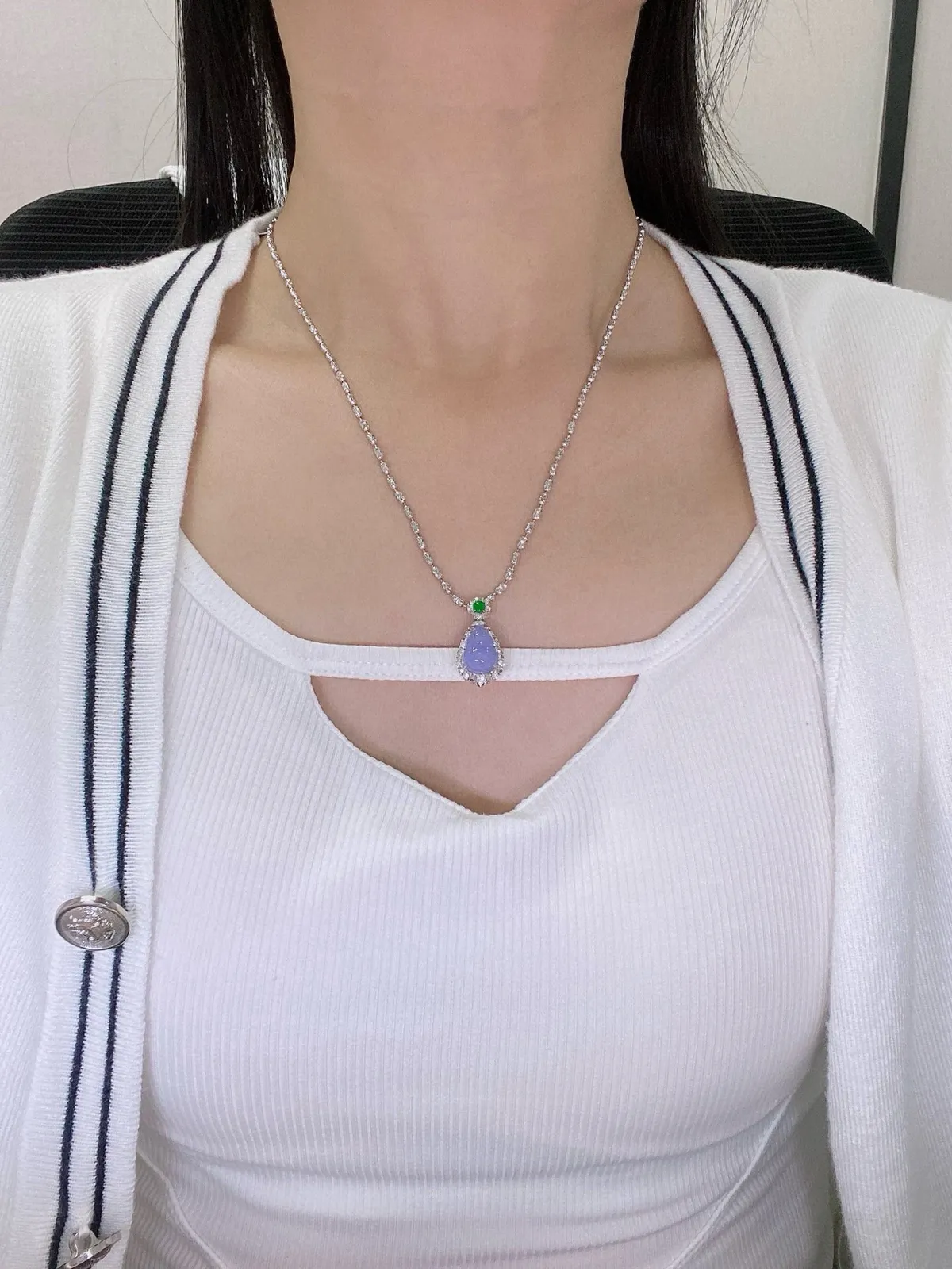 【冰种紫葫芦吊坠】质地细腻，冰透纯净，唯美漂亮，珍藏品质，18K金钻镶嵌，裸石尺寸12.6*9.2*4.4毫米，佩戴很漂亮。