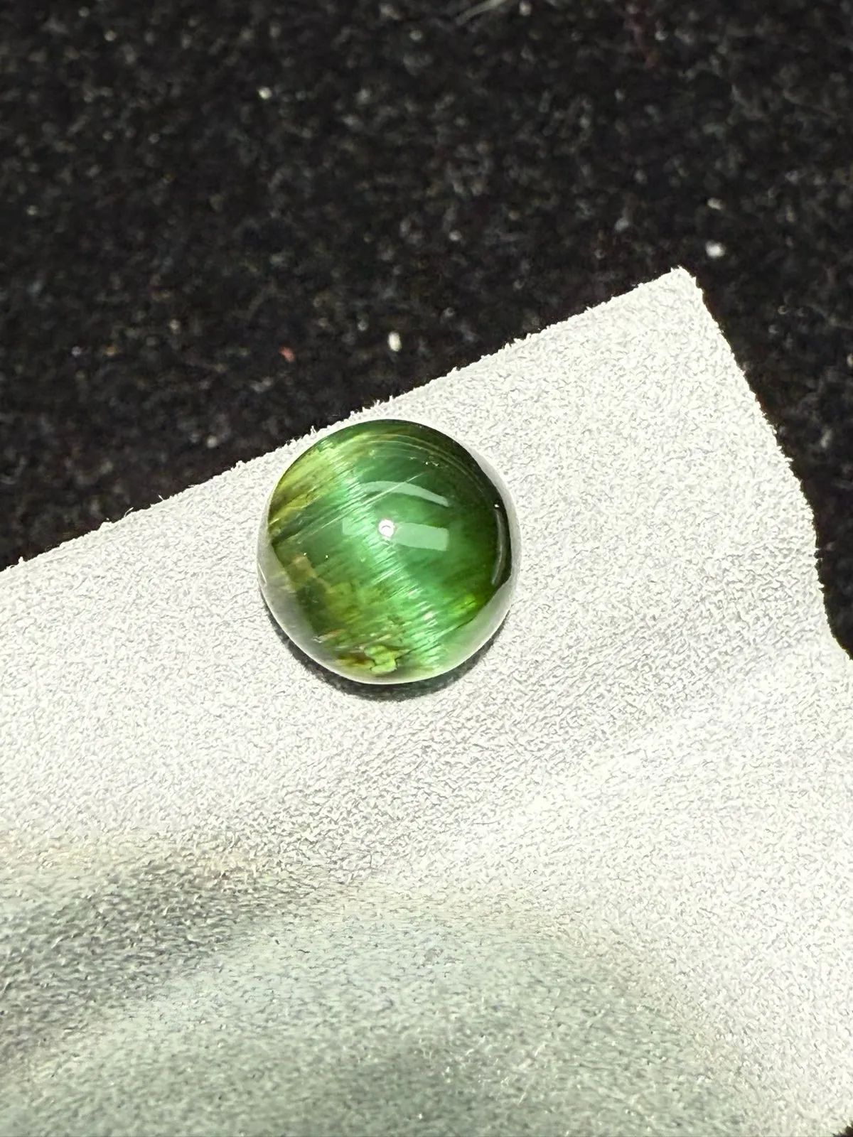 4.21克拉绿碧玺猫眼裸石 猫眼效应犀利 晶体好[强][强] 水头十足 俏色系列可遇不可求 大约规