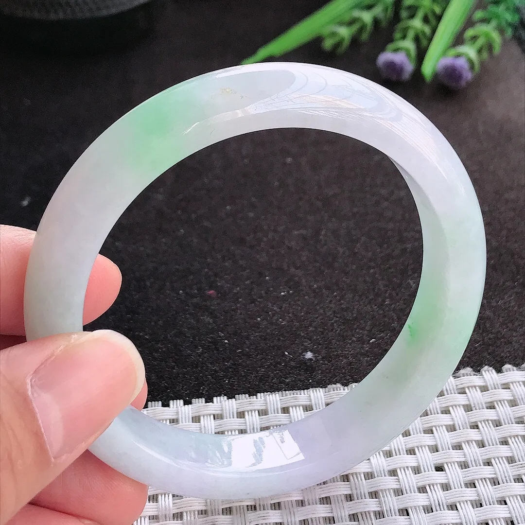 实拍A货翡翠57.5/12.1/8.1老坑精美冰润飘绿手镯宽边玉镯手环