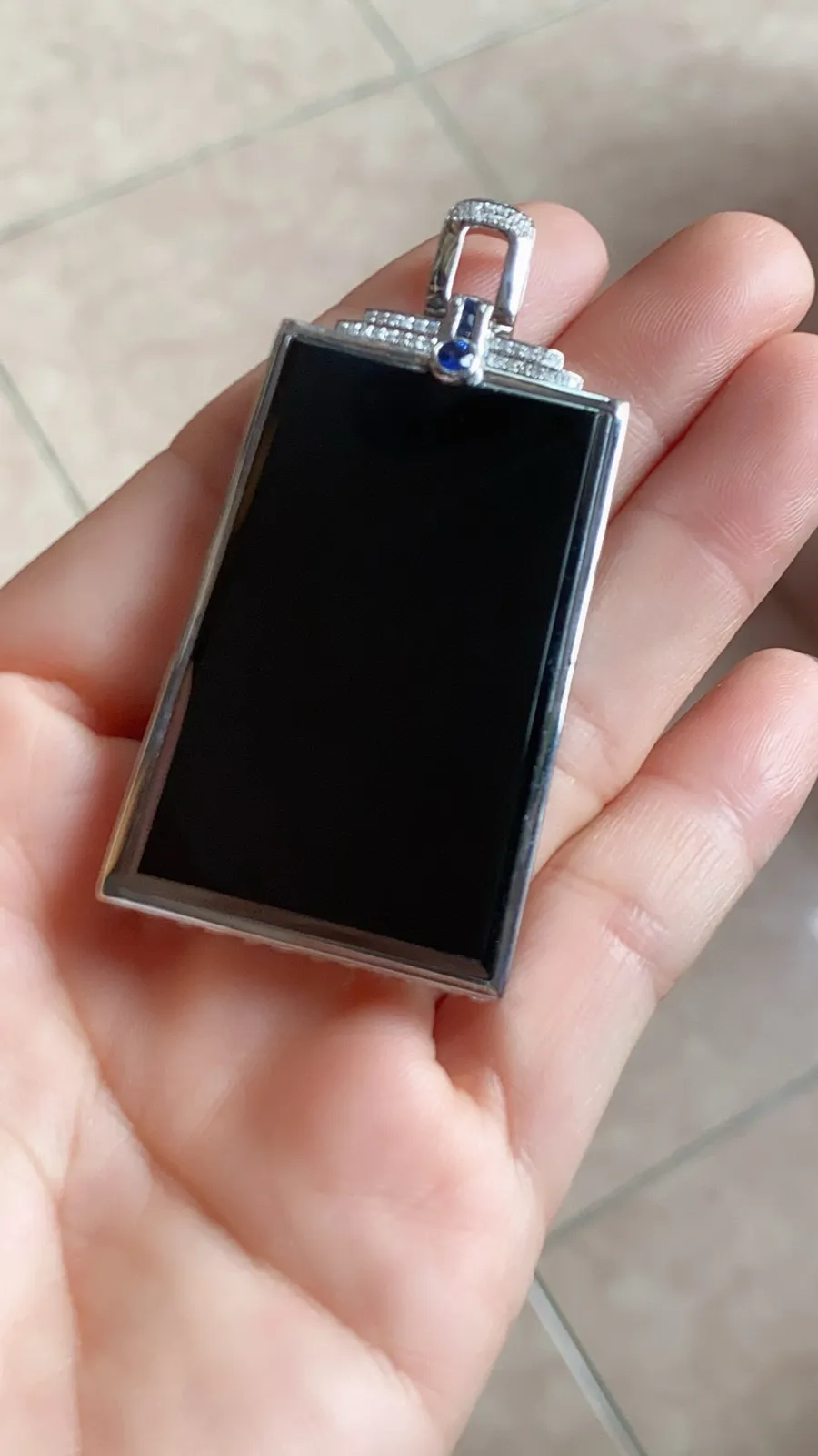 墨翠无事牌 极黑油亮 质地细腻 水头极好 灯照翠绿 完美