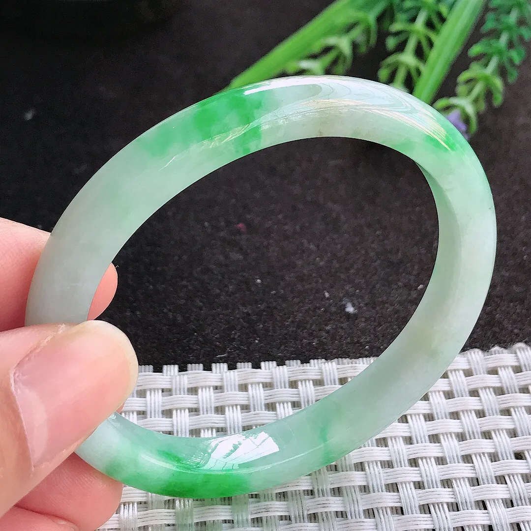 实拍A货翡翠54/48/9.2/7老坑精美冰润辣阳绿贵妃手镯玉镯手环