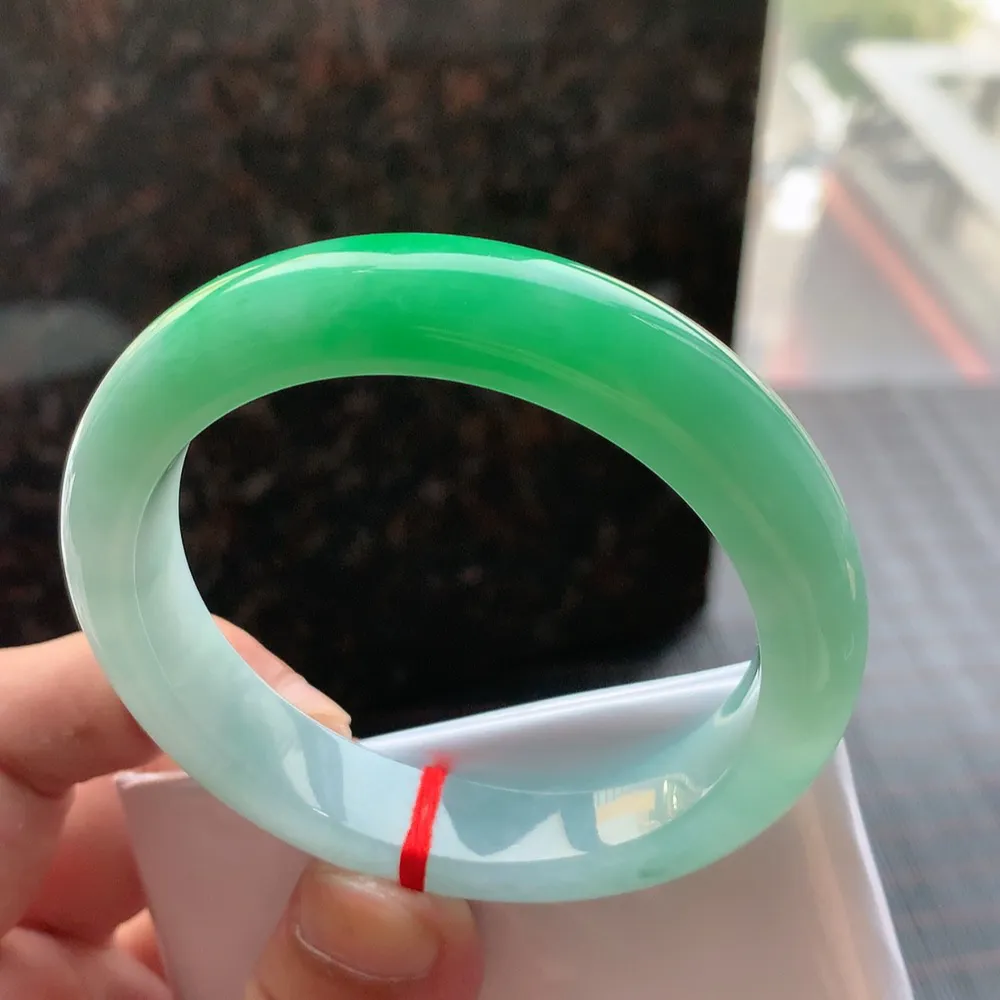 正圈一大节冰阳绿 无瑕 尺寸:55.1/12.2/9.1 色好