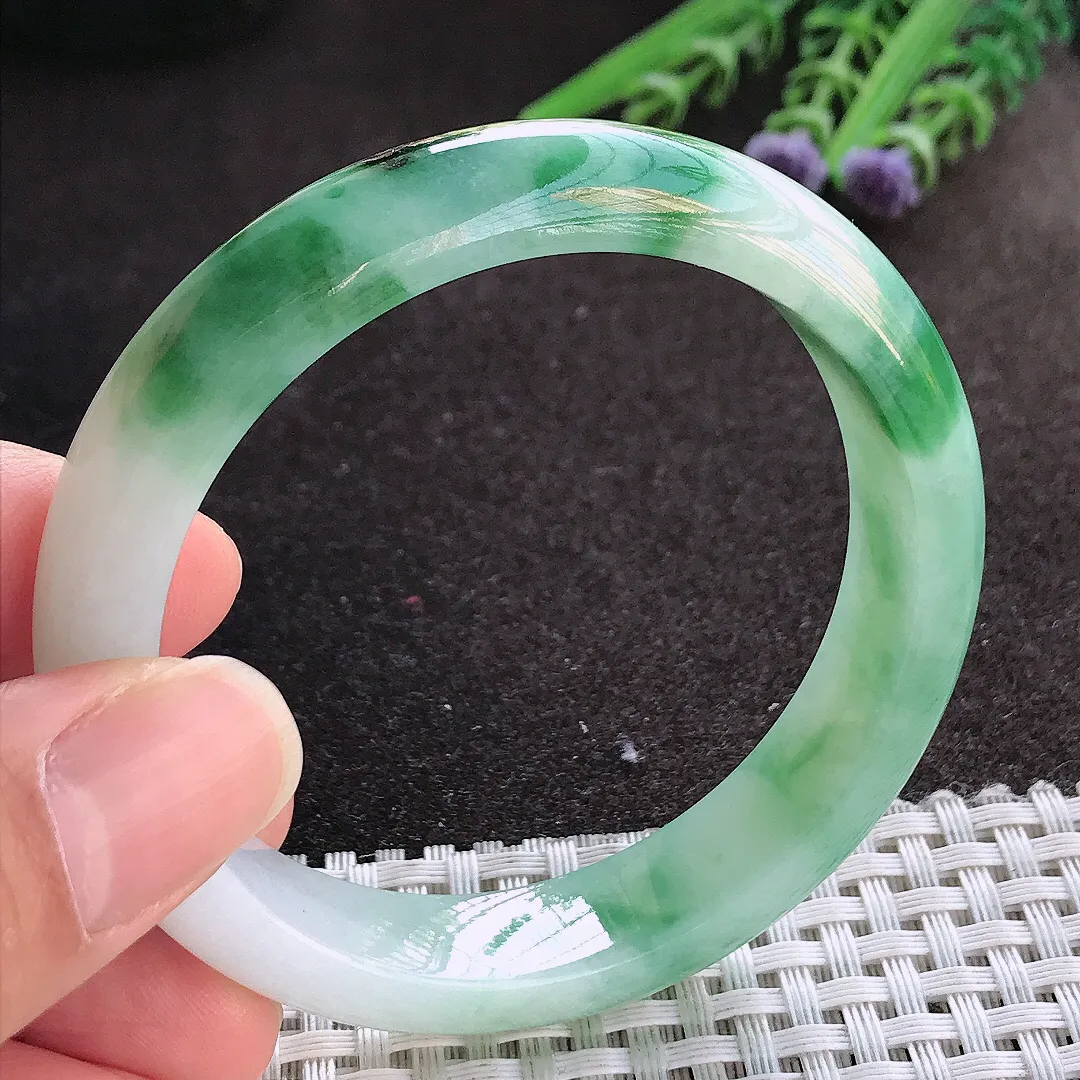 实拍A货翡翠54/12.1/7.9老坑精美温润飘花手镯宽边玉镯手环