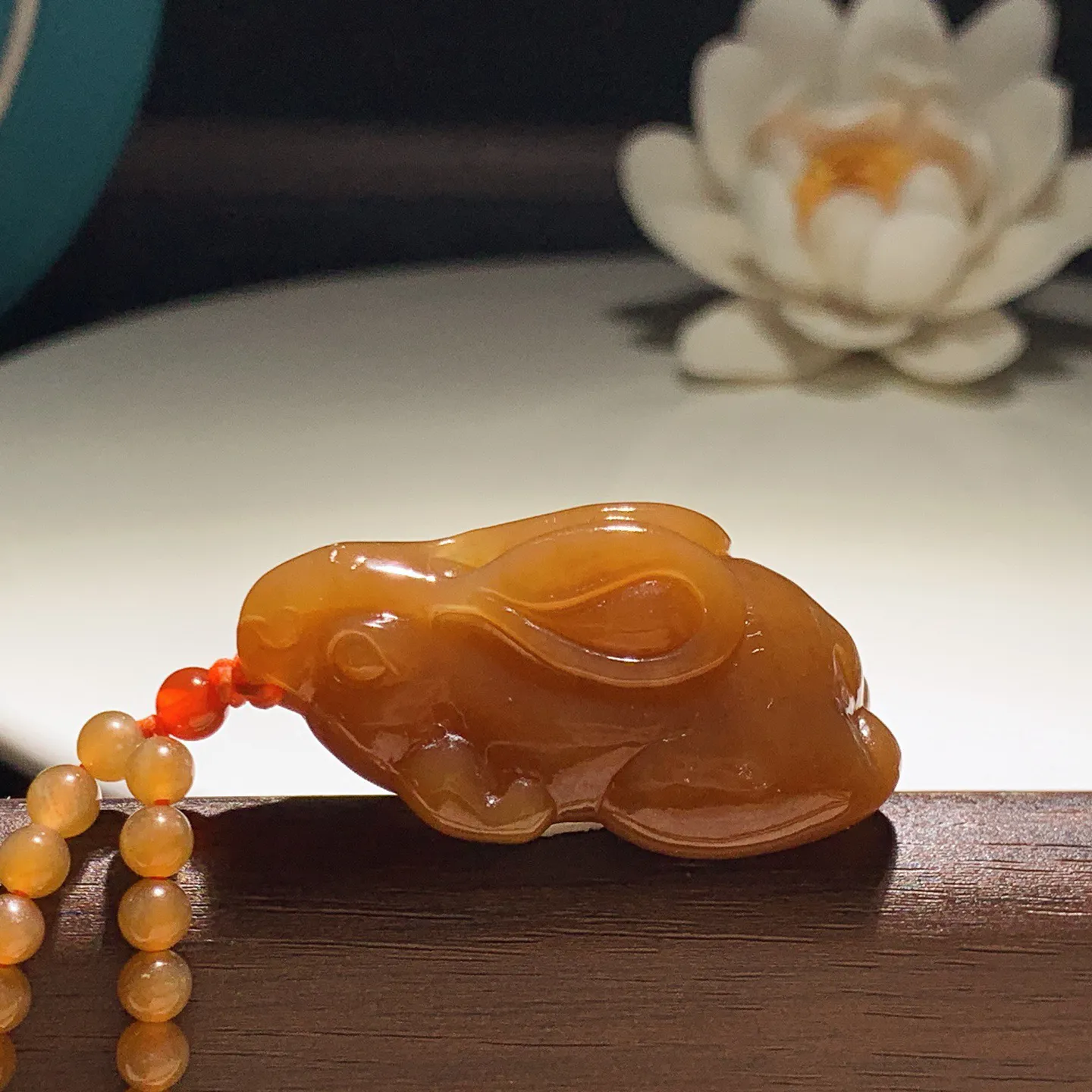 新疆和田玉且末糖前途无量兔子挂件。尺寸40/23/19重35克，玉质细腻油润 底色纯净 脂粉好，品质好！lt251227