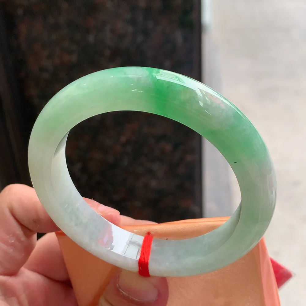 正圈冰糯翠绿 无瑕 尺寸:59.1/12.5/9.6 色好