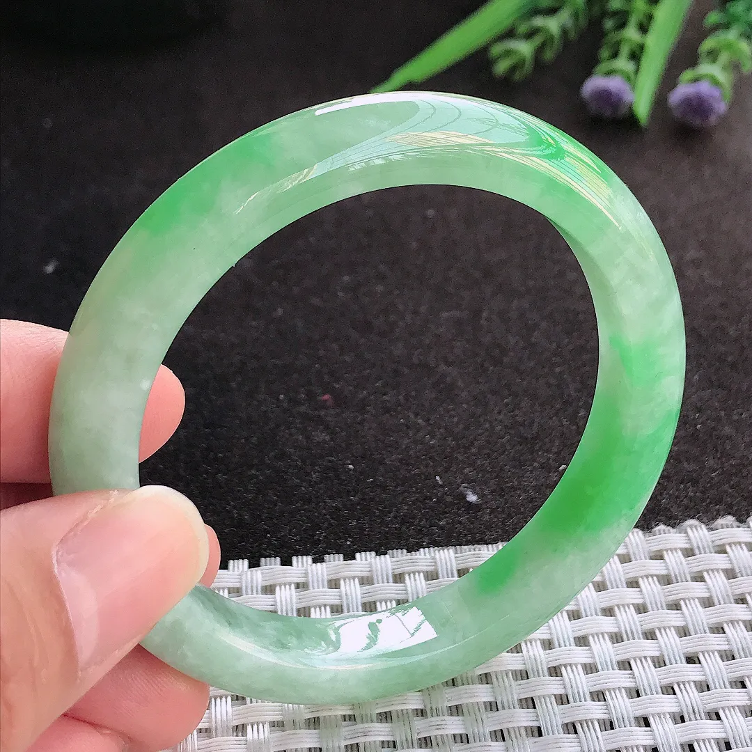 实拍A货翡翠54.8/10.3/8.3老坑精美满绿飘阳绿手镯宽边玉镯手环