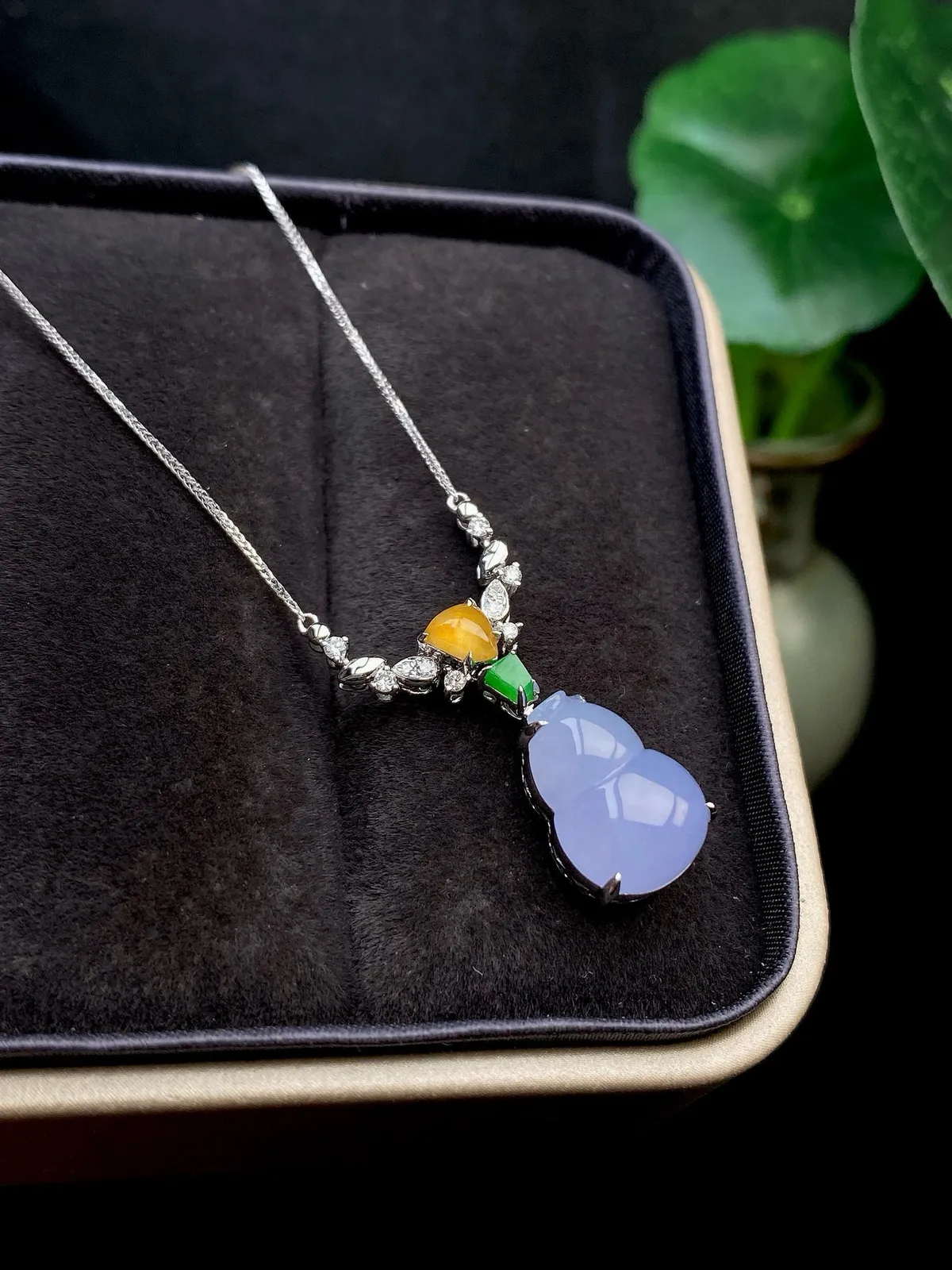 【冰种紫葫芦吊坠】质地细腻，冰透纯净，唯美漂亮，珍藏品质，18K金钻镶嵌，裸石尺寸12.6*9.1*