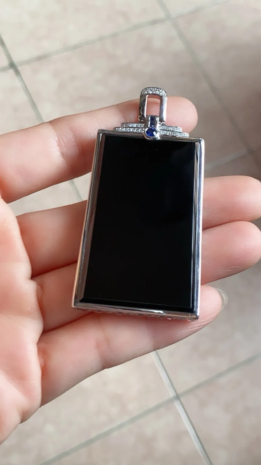 墨翠无事牌 极黑油亮 质地细腻 水头极好 灯照翠绿 完美