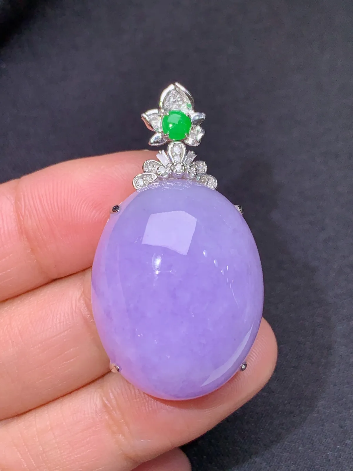 紫罗兰蛋面吊坠，18k金镶嵌，温润细腻，色泽浓郁，种水足，Ax 尺寸40.1*21.9*13.5