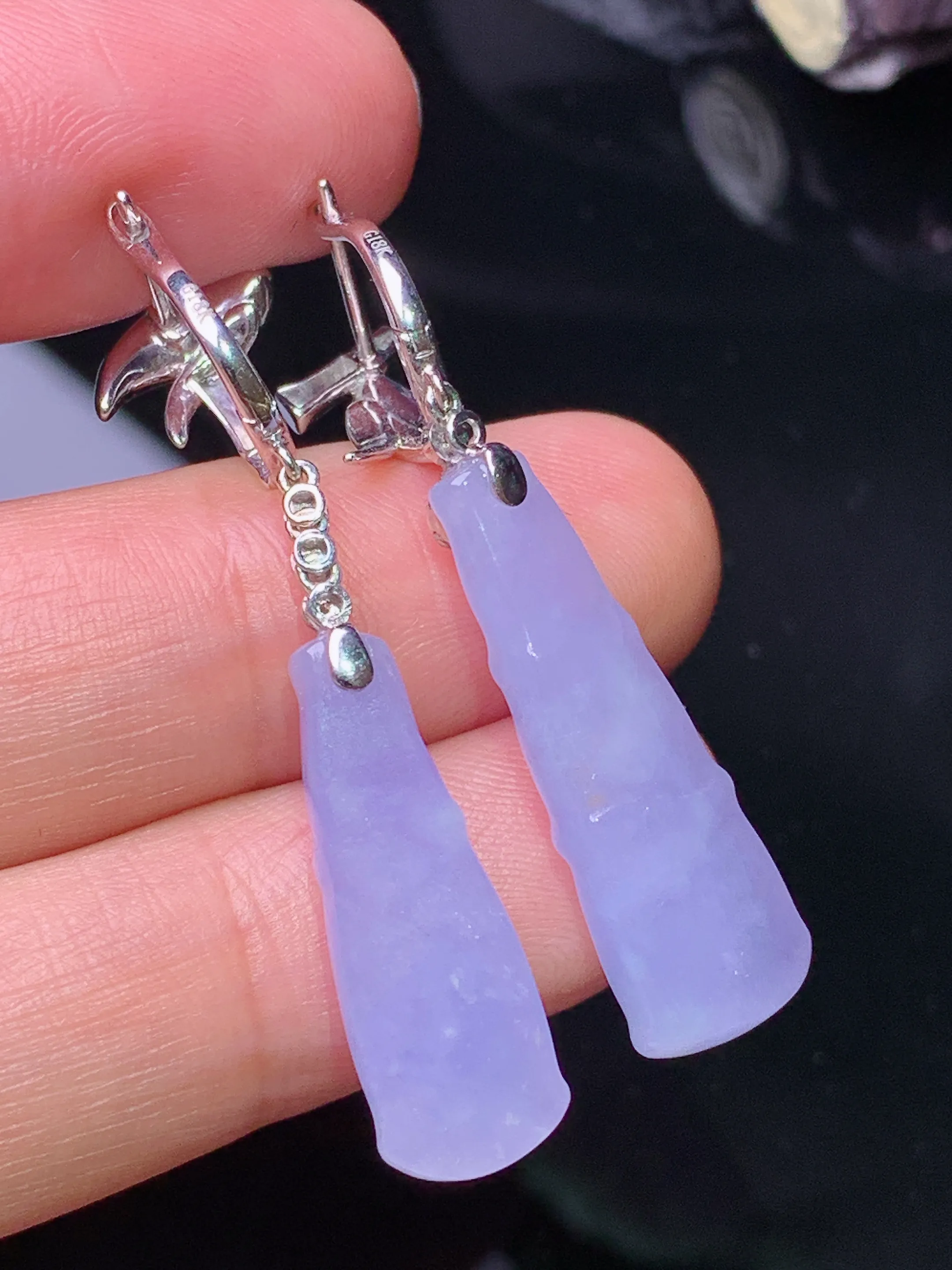 18k金钻镶嵌紫罗兰节节高耳坠 玉质细腻 色泽清新艳丽 整体尺寸42.5*7.8*5